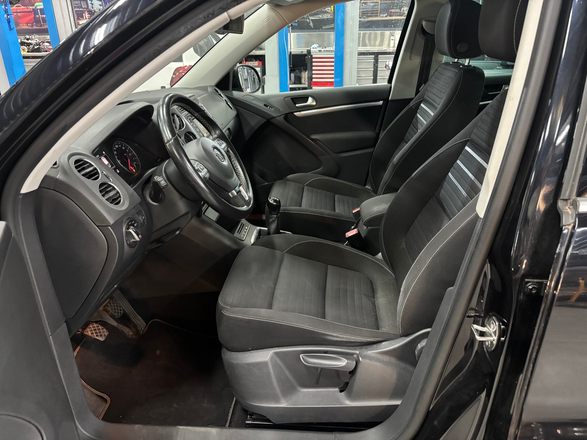 VW Tiguan 2.0 TDI BMT Cup R-Line 4Motion-image-8