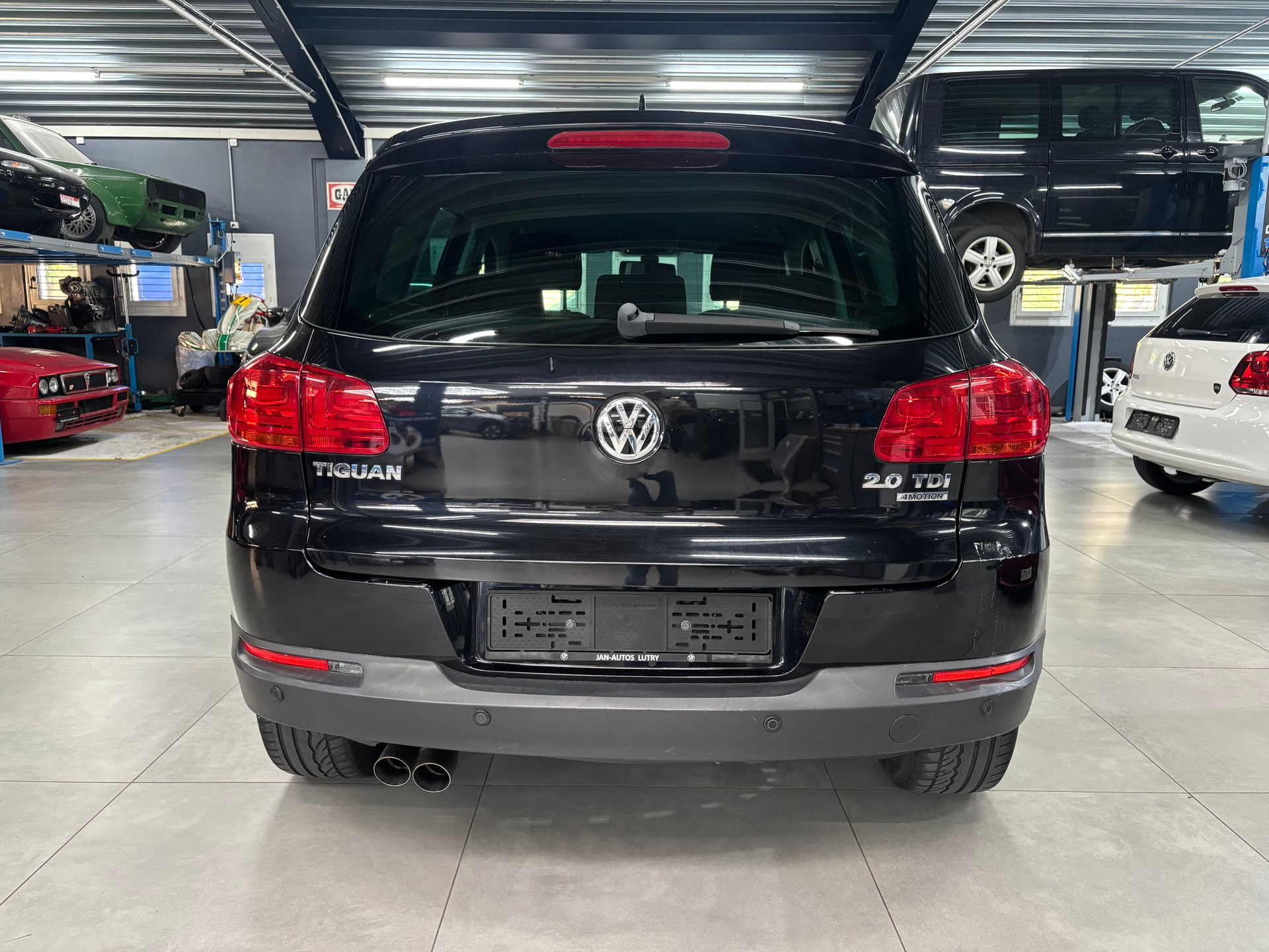 VW Tiguan 2.0 TDI BMT Cup R-Line 4Motion-image-3