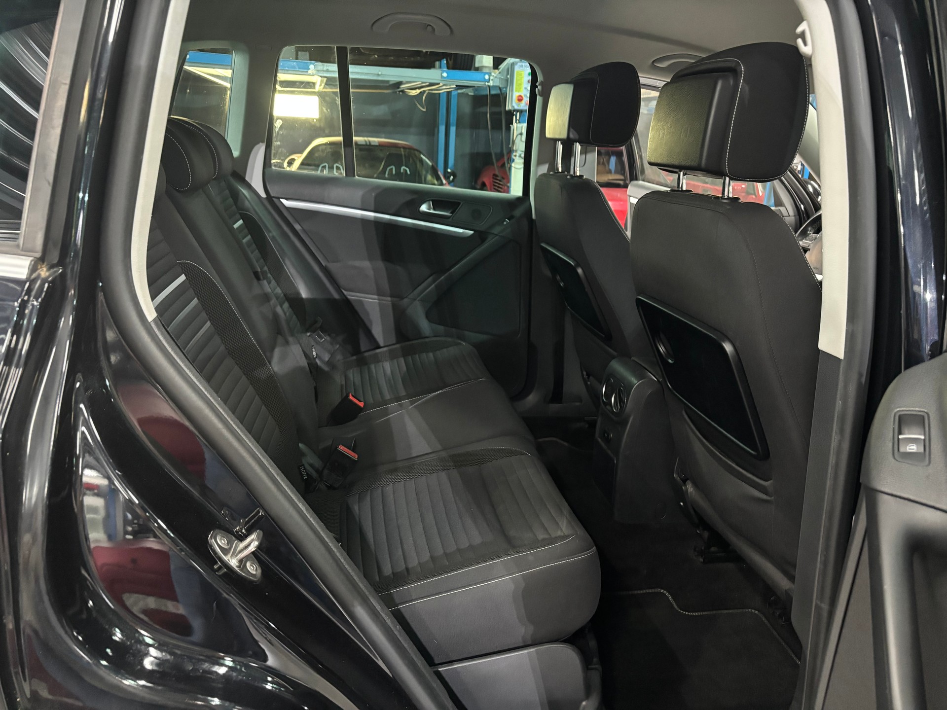 VW Tiguan 2.0 TDI BMT Cup R-Line 4Motion-image-11