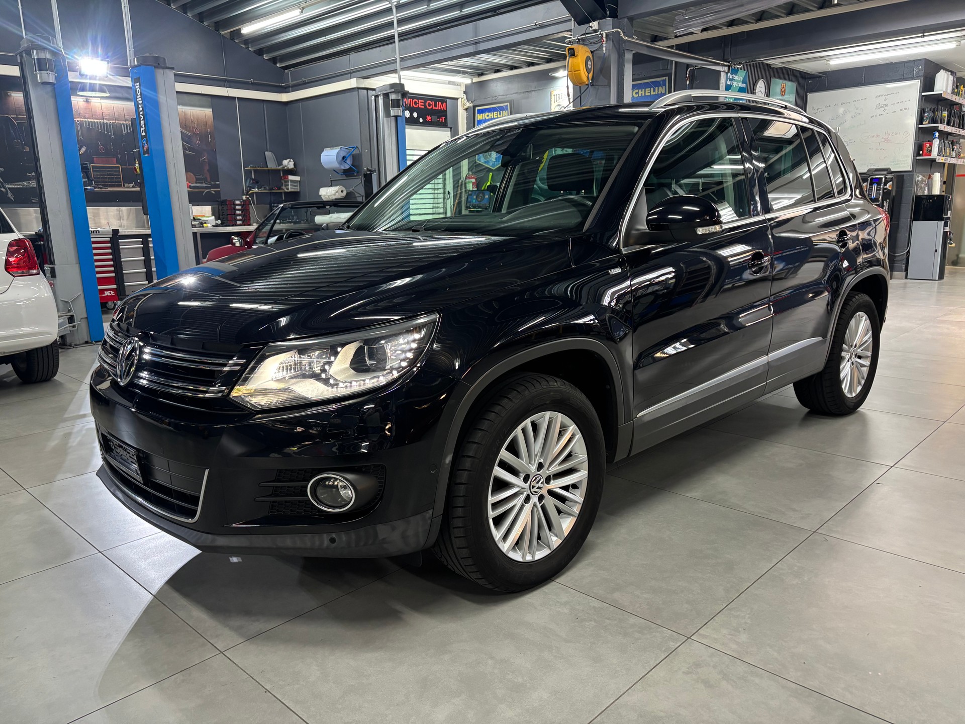 VW Tiguan 2.0 TDI BMT Cup R-Line 4Motion-image-0