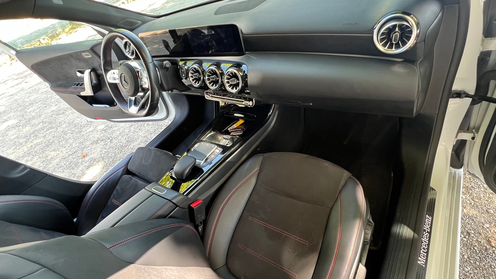 MERCEDES-BENZ A 200 AMG Line-image-4