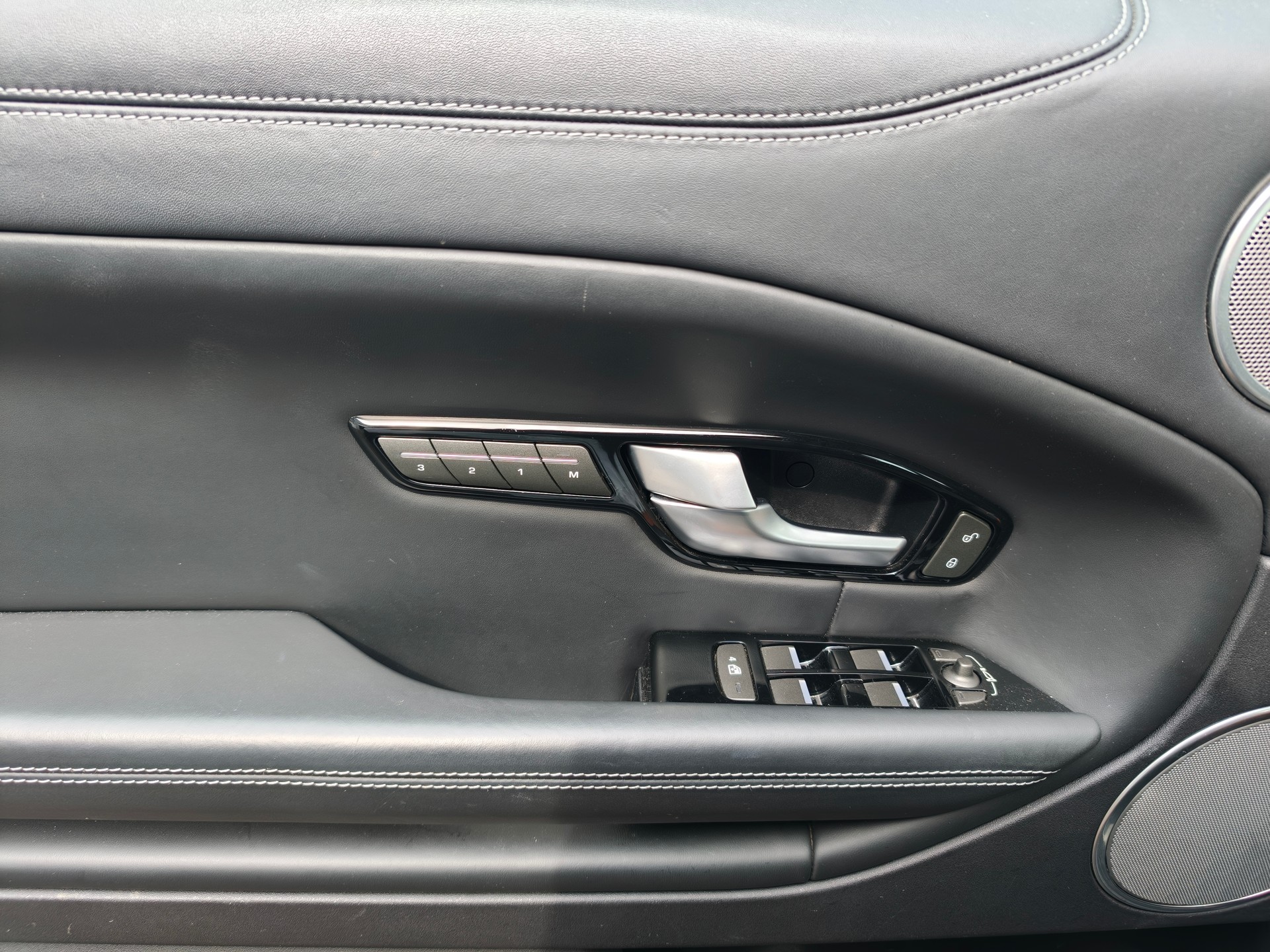 LAND ROVER Range Rover Evoque Conver. 2.0 TD4 HSE Dynamic AT9 HELLO SNOW 1 of 100-image-14