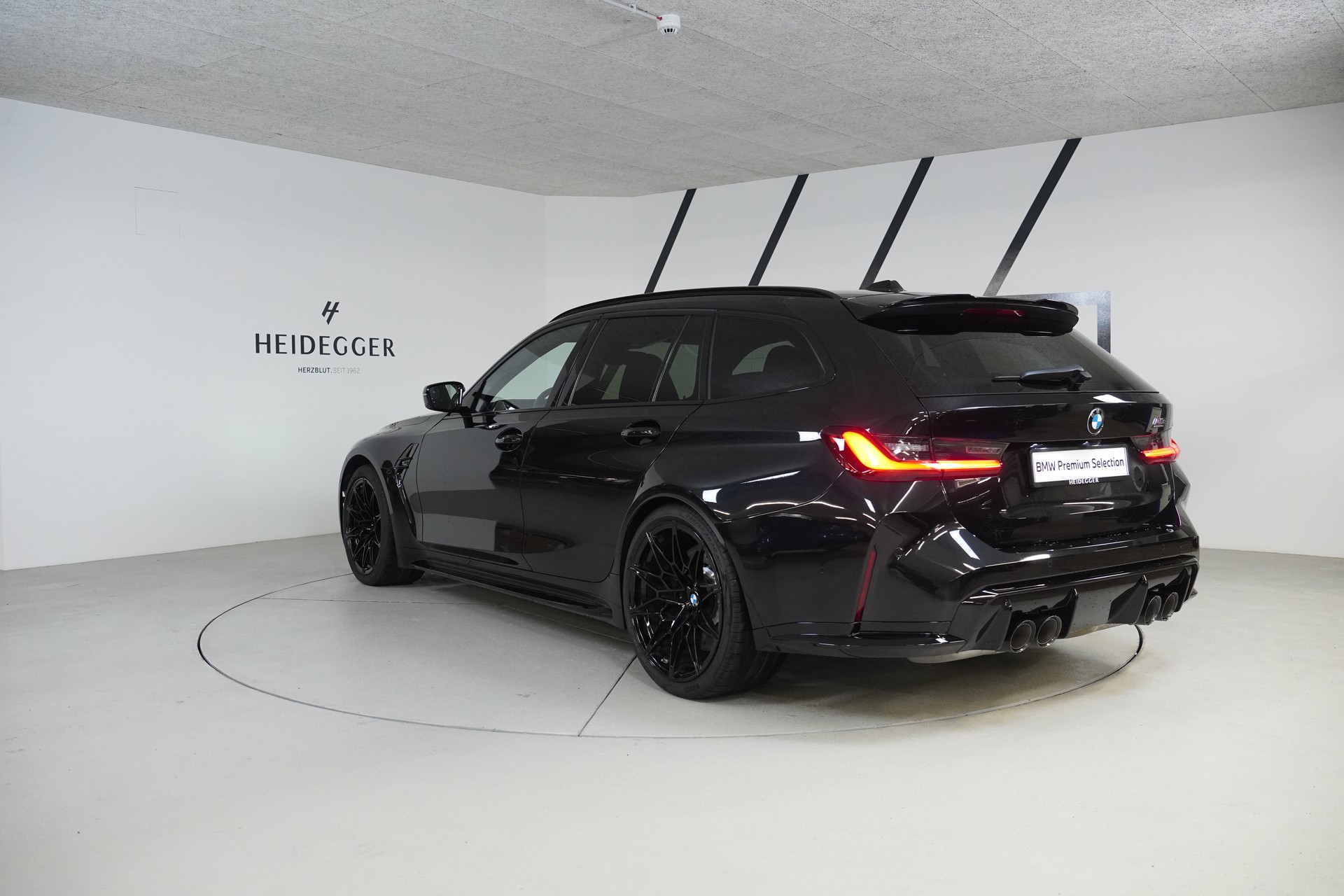 BMW M3 Touring xDrive Competition M-image-4