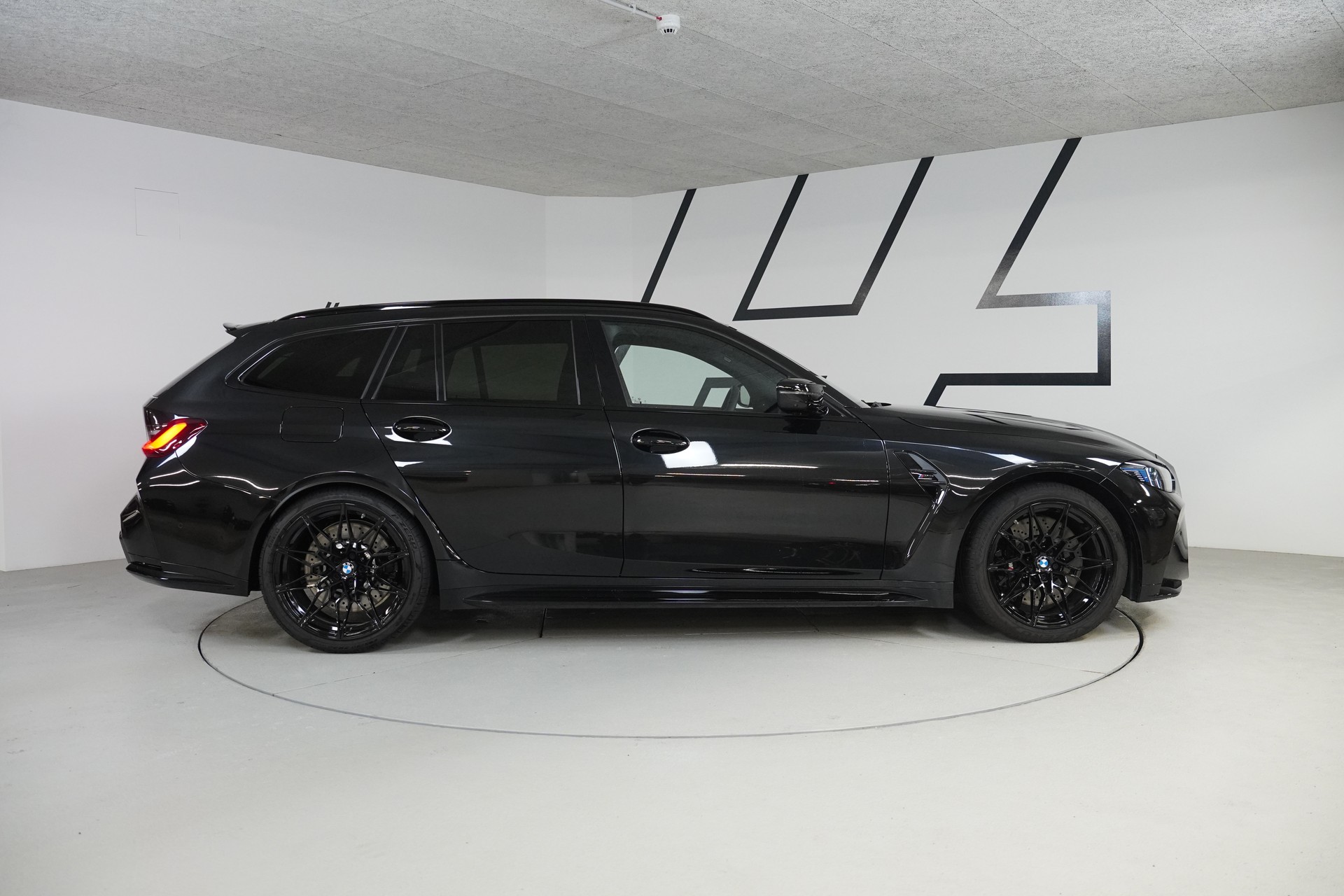 BMW M3 Touring xDrive Competition M-image-7