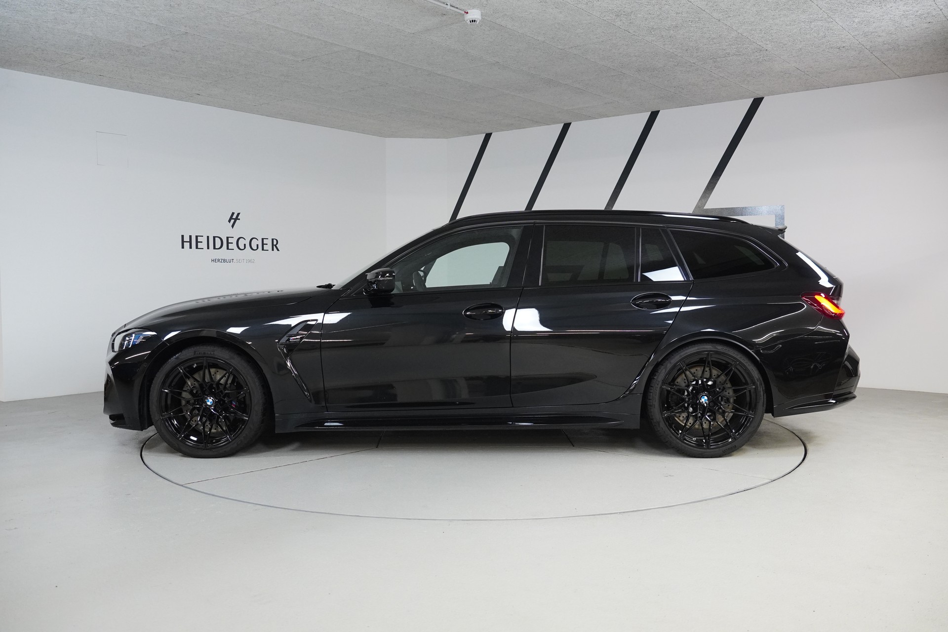 BMW M3 Touring xDrive Competition M-image-3