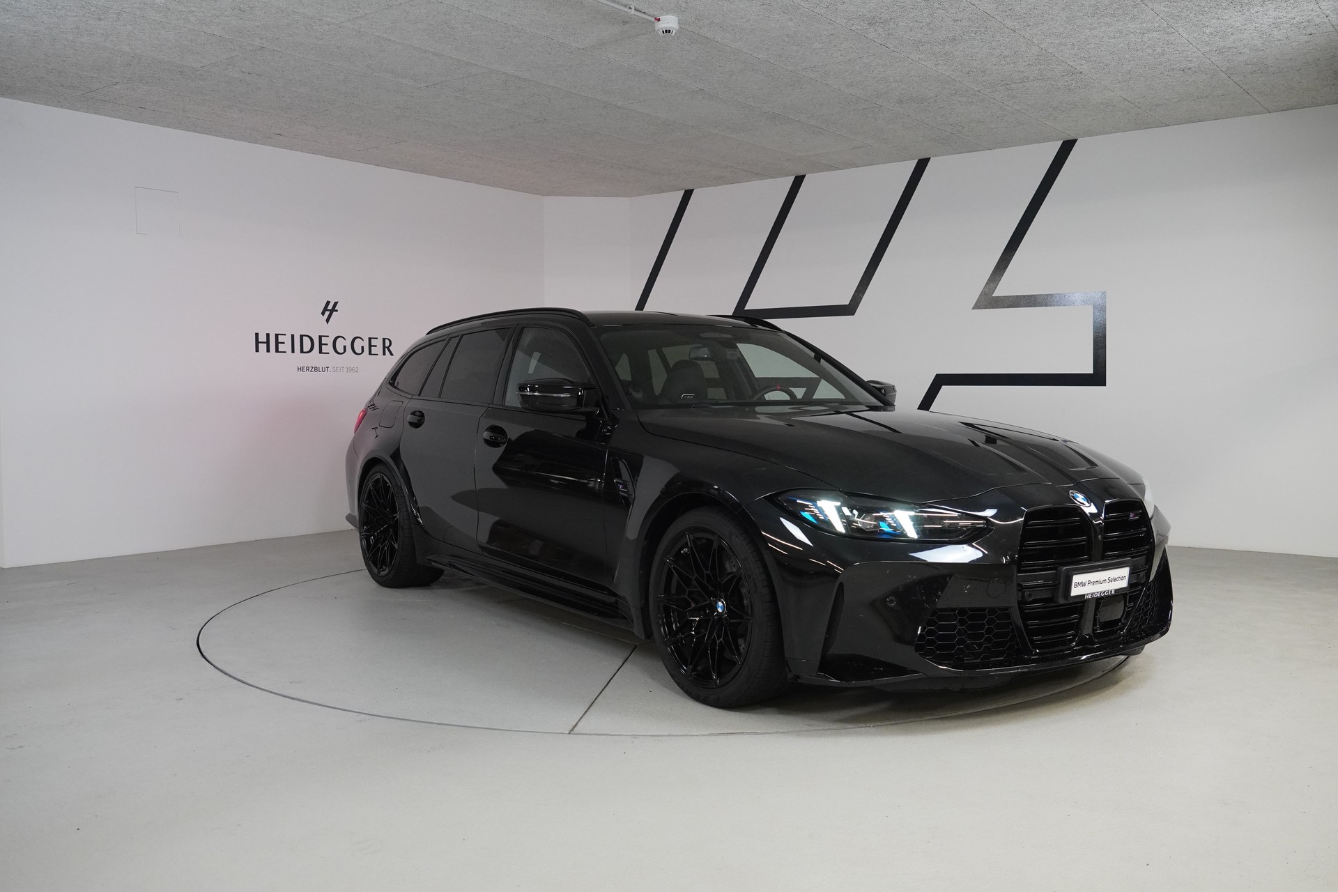 BMW M3 Touring xDrive Competition M-image-2