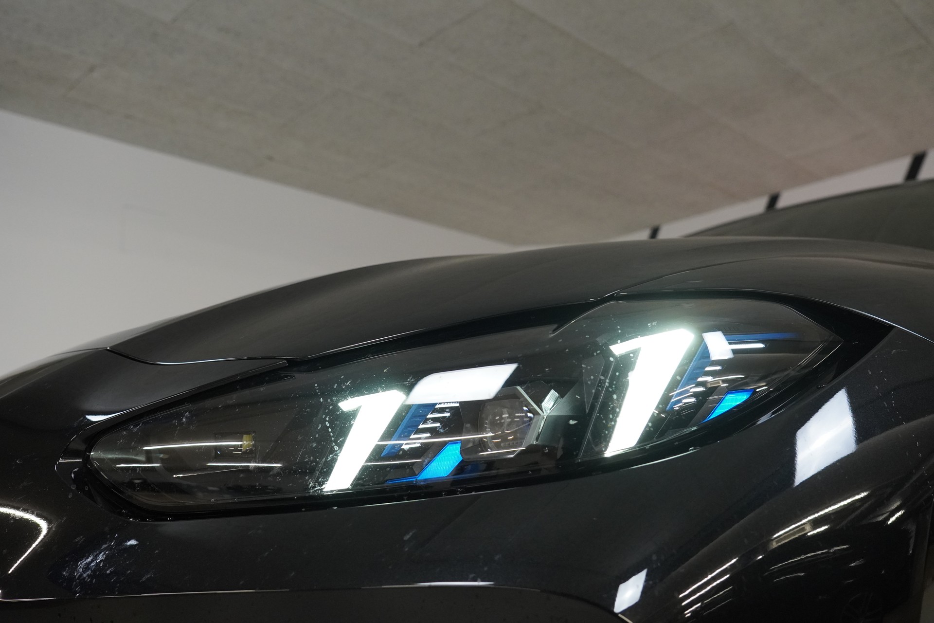 BMW M3 Touring xDrive Competition M-image-8