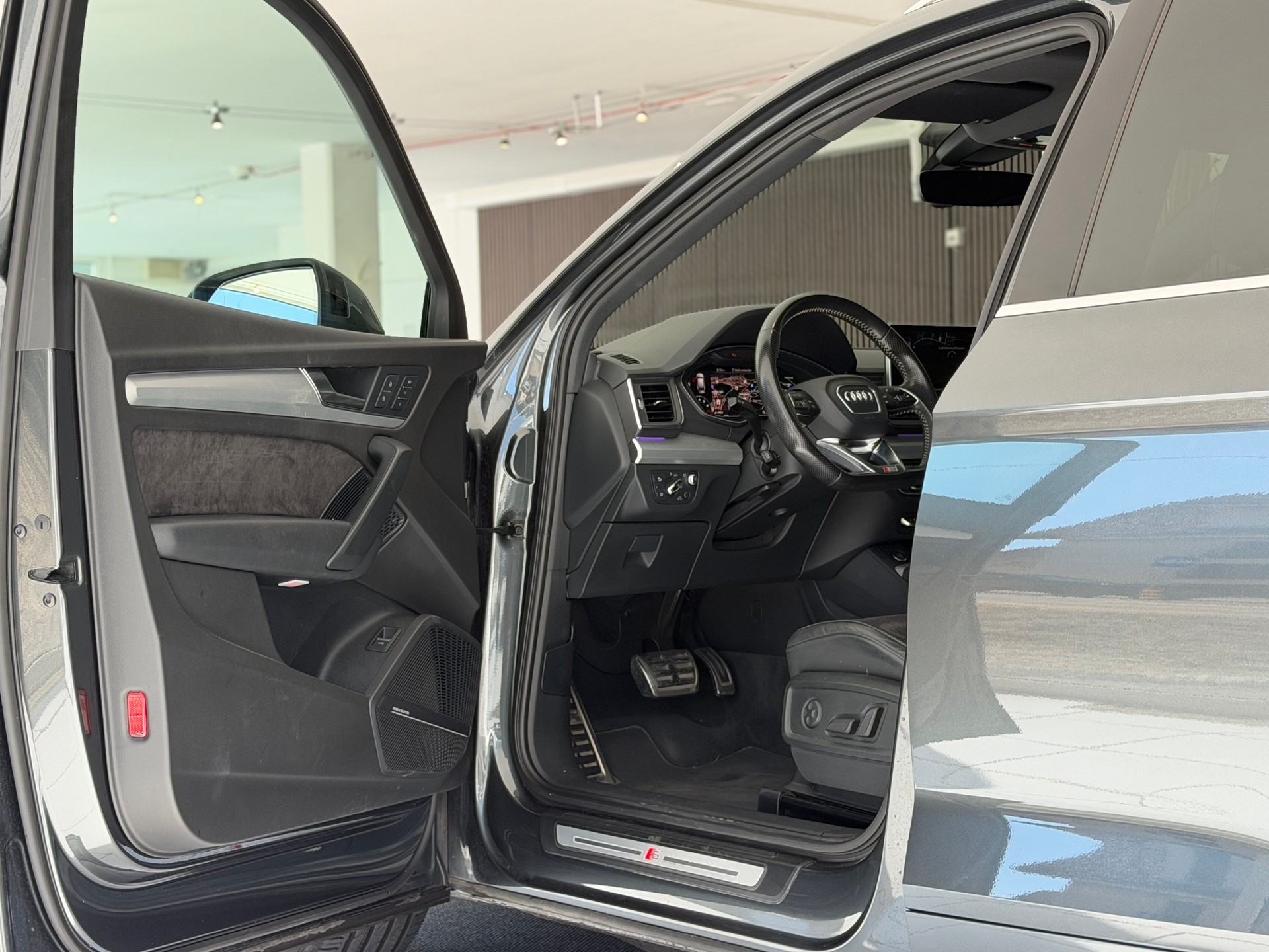 AUDI Q5 2.0 TFSI sport quattro S-tronic **TOP Ausstattung**-image-10