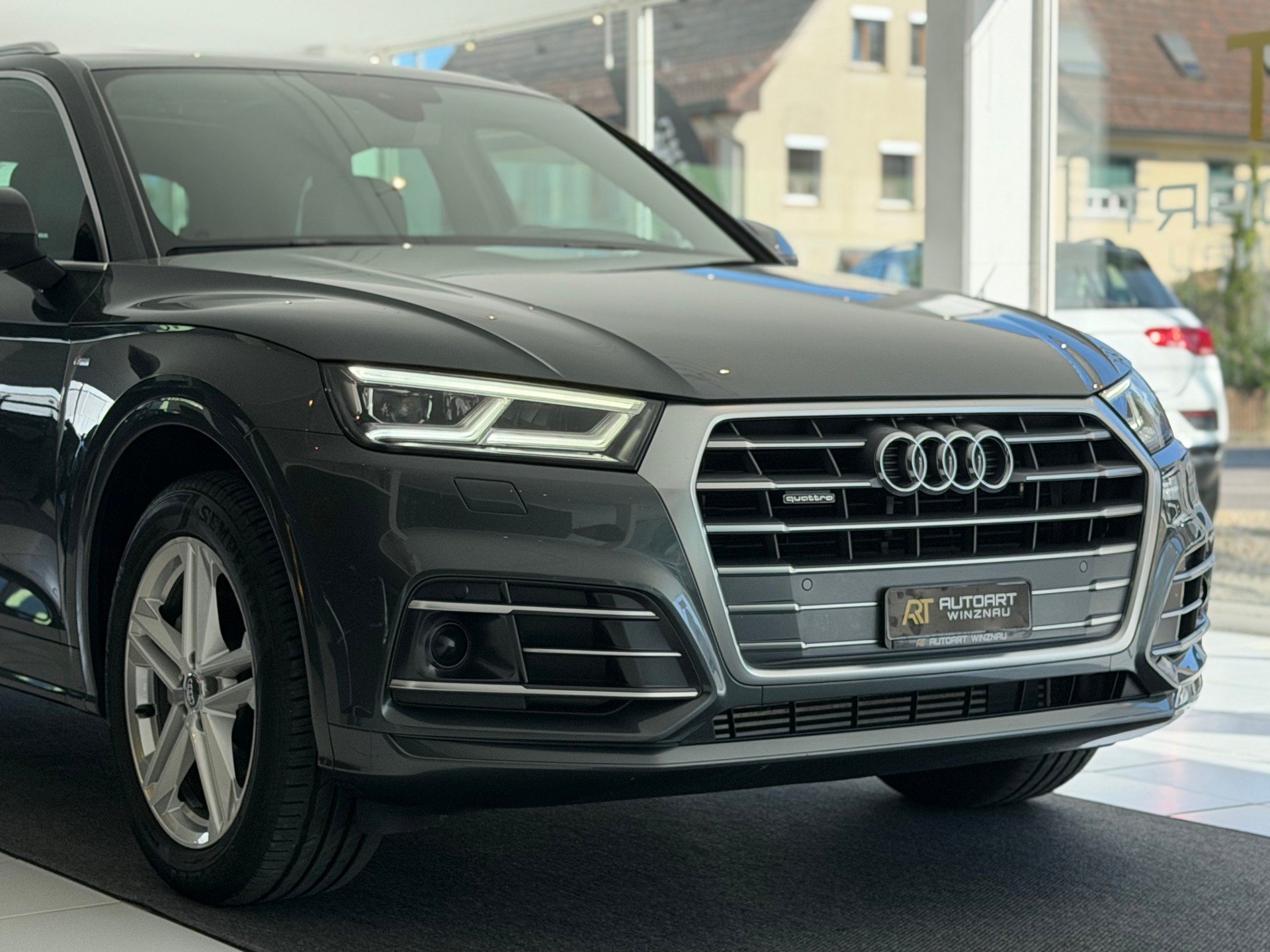 AUDI Q5 2.0 TFSI sport quattro S-tronic **TOP Ausstattung**-showroom-element-3