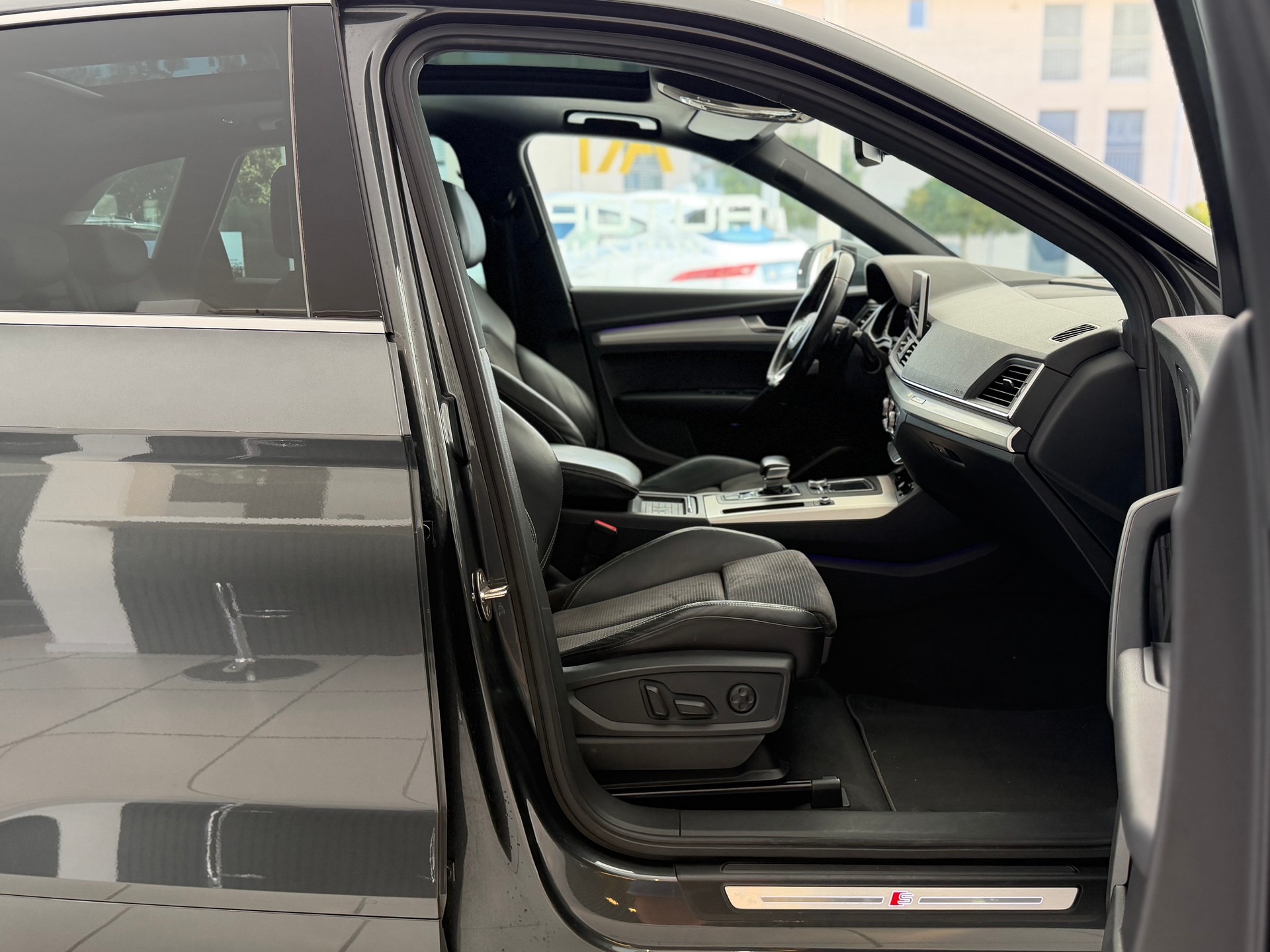 AUDI Q5 2.0 TFSI sport quattro S-tronic **TOP Ausstattung**-image-18
