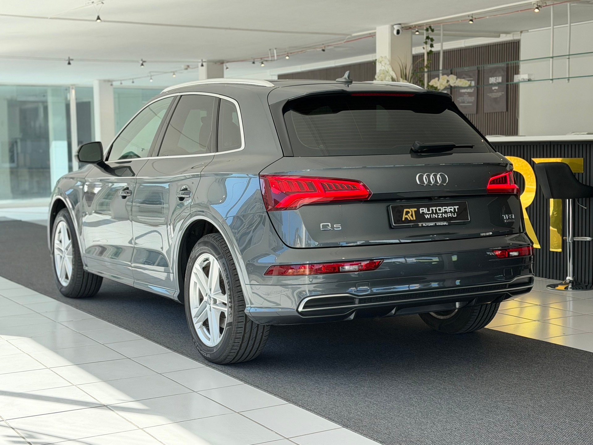 AUDI Q5 2.0 TFSI sport quattro S-tronic **TOP Ausstattung**-image-8