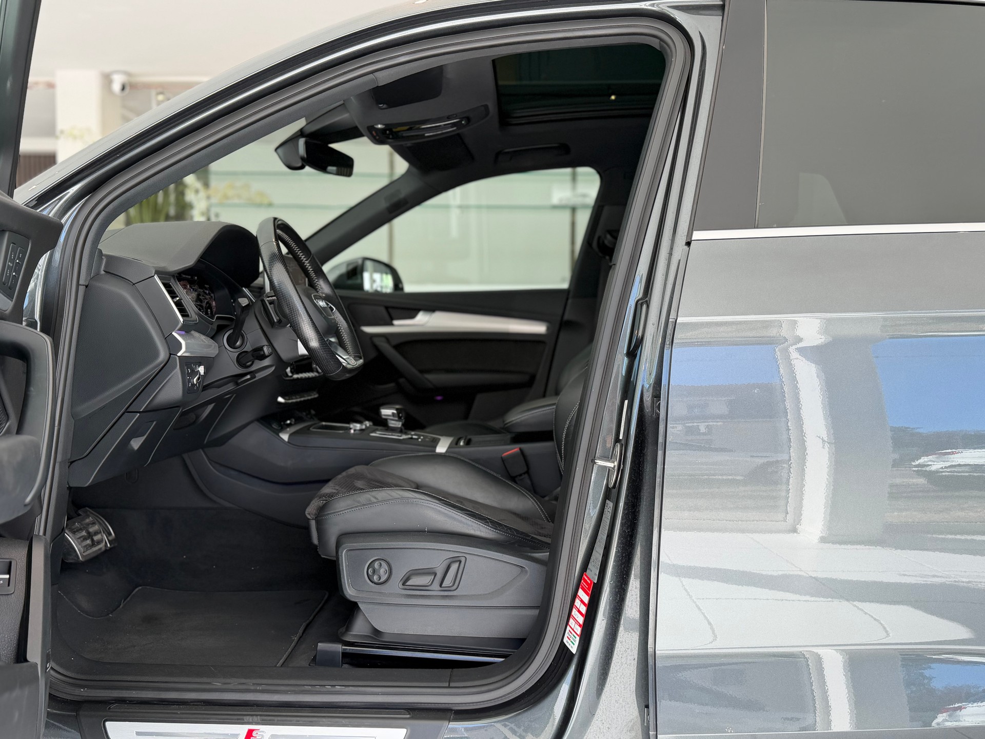 AUDI Q5 2.0 TFSI sport quattro S-tronic **TOP Ausstattung**-image-11