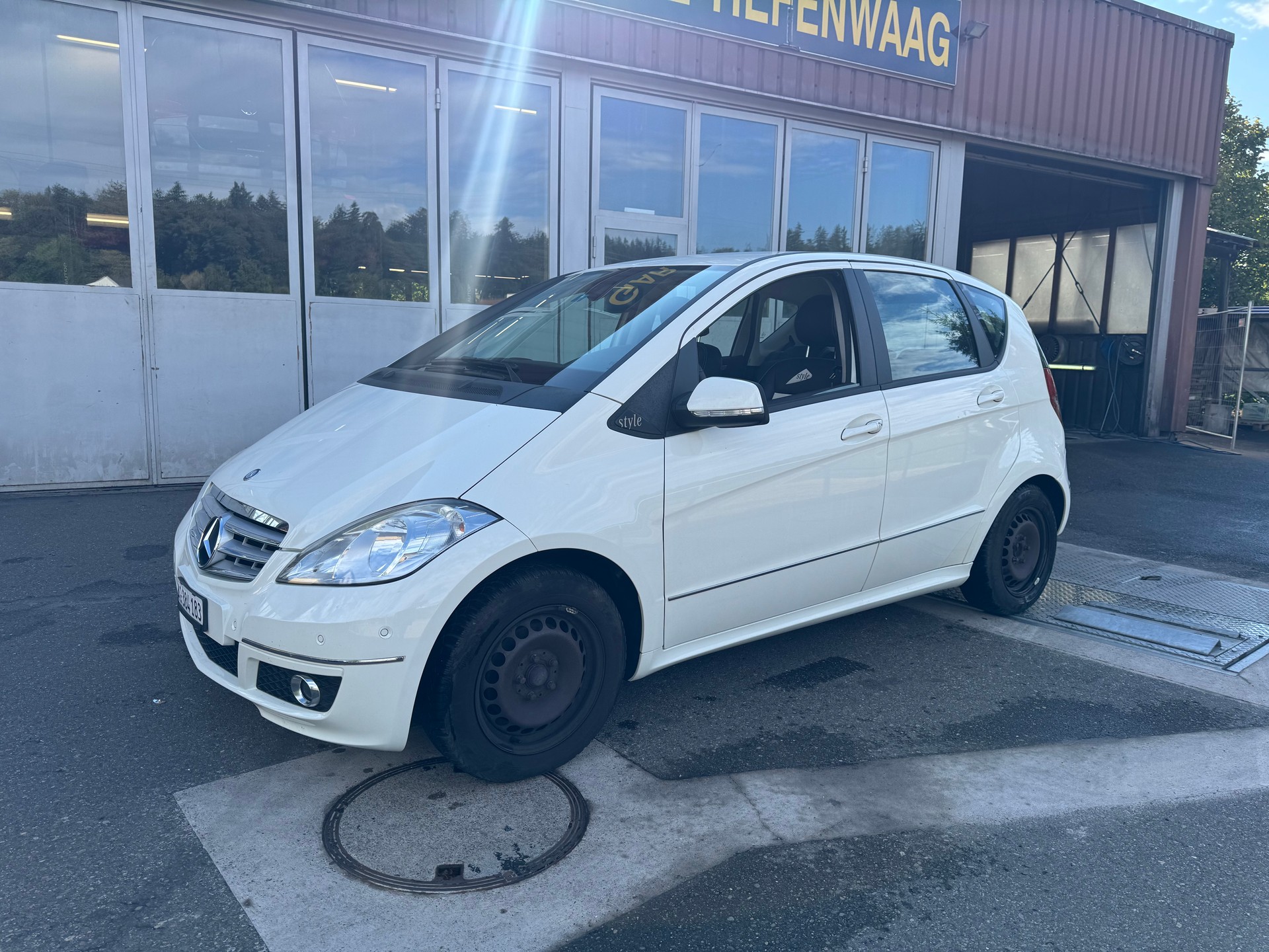 MERCEDES-BENZ A 180 Style Autotronic-image-1