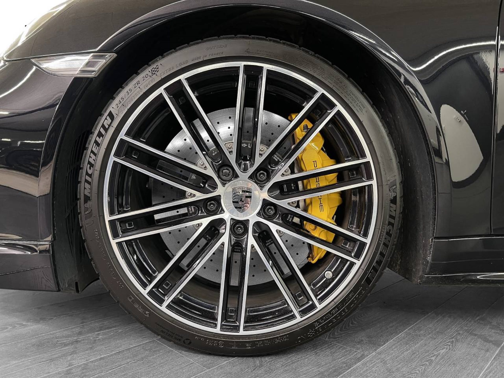 PORSCHE 911 Turbo S Cabriolet-image-11