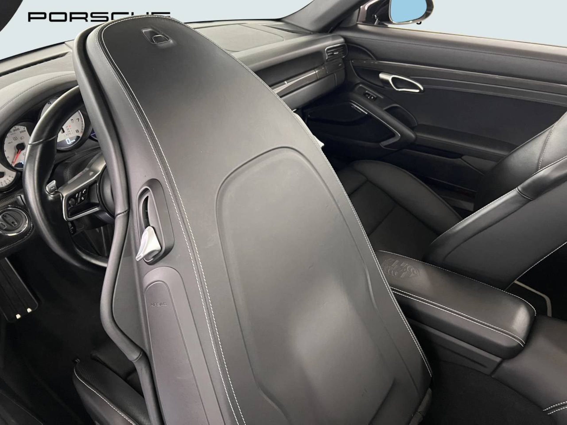 PORSCHE 911 Turbo S Cabriolet-image-22