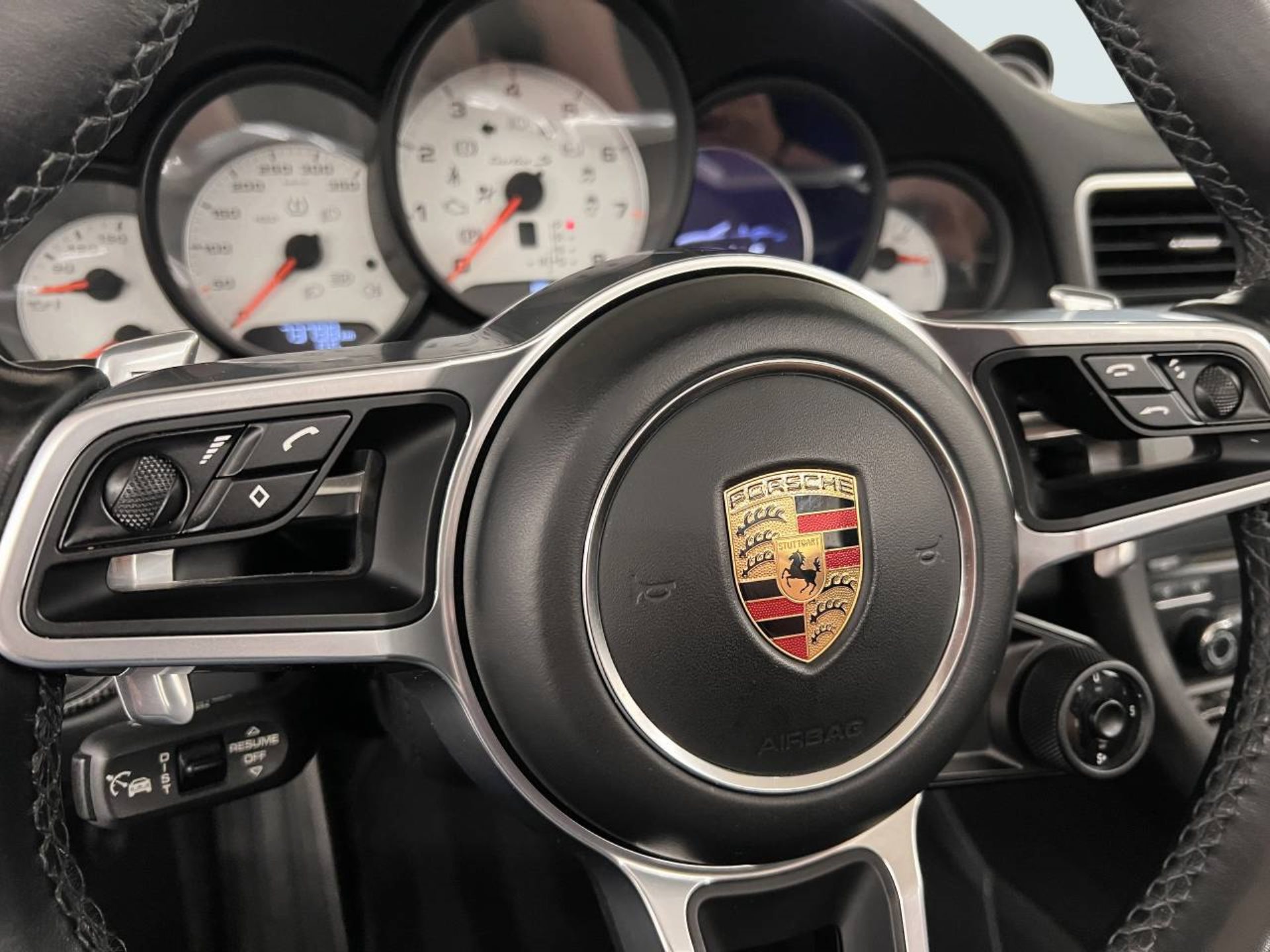 PORSCHE 911 Turbo S Cabriolet-image-17