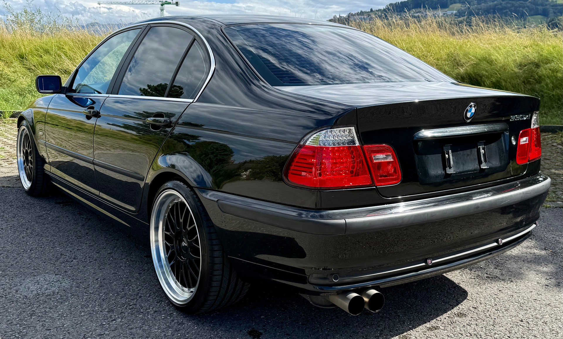 BMW 330xi-image-2