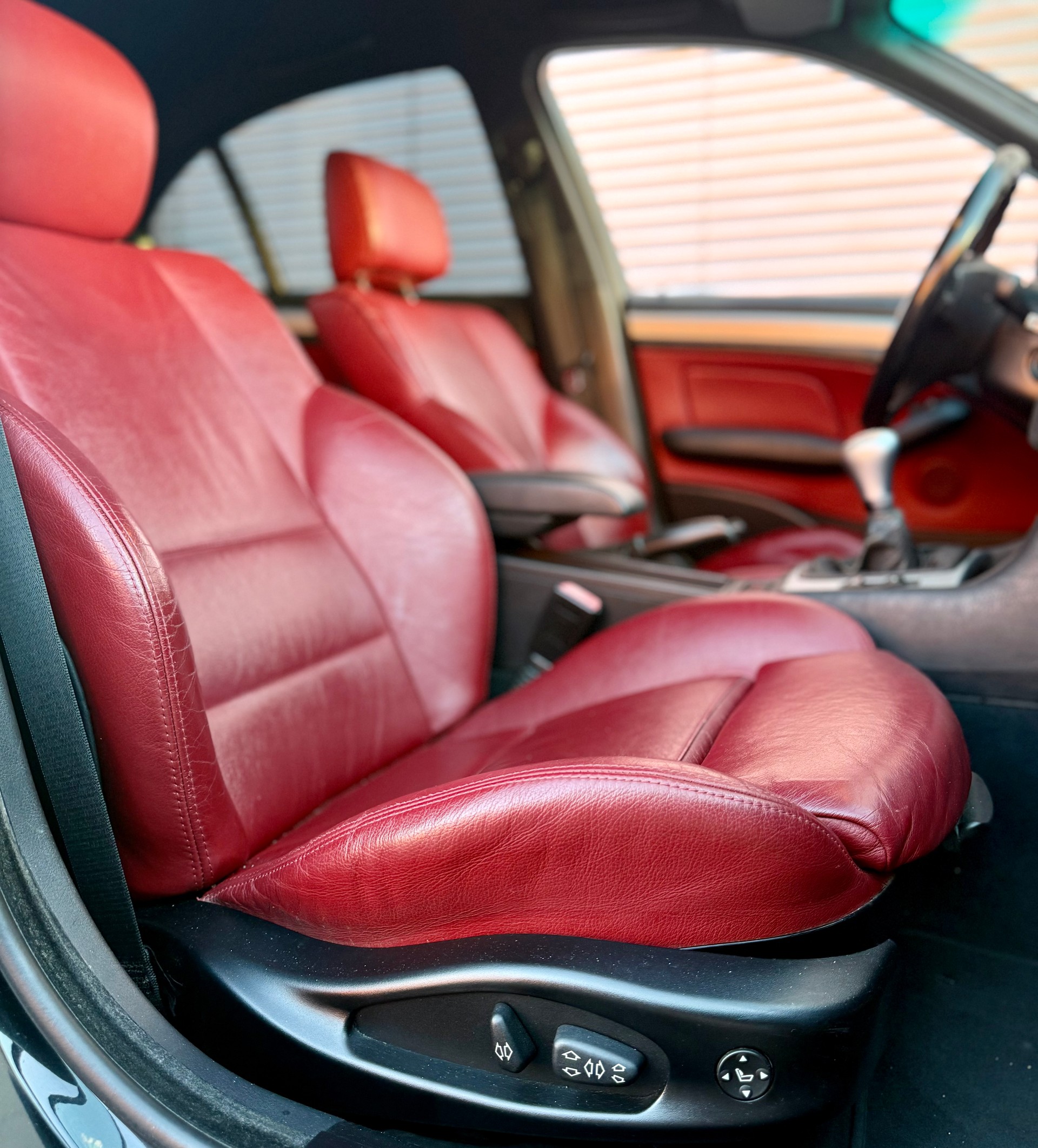 BMW 330xi *Schaltgetriebe*-image-6