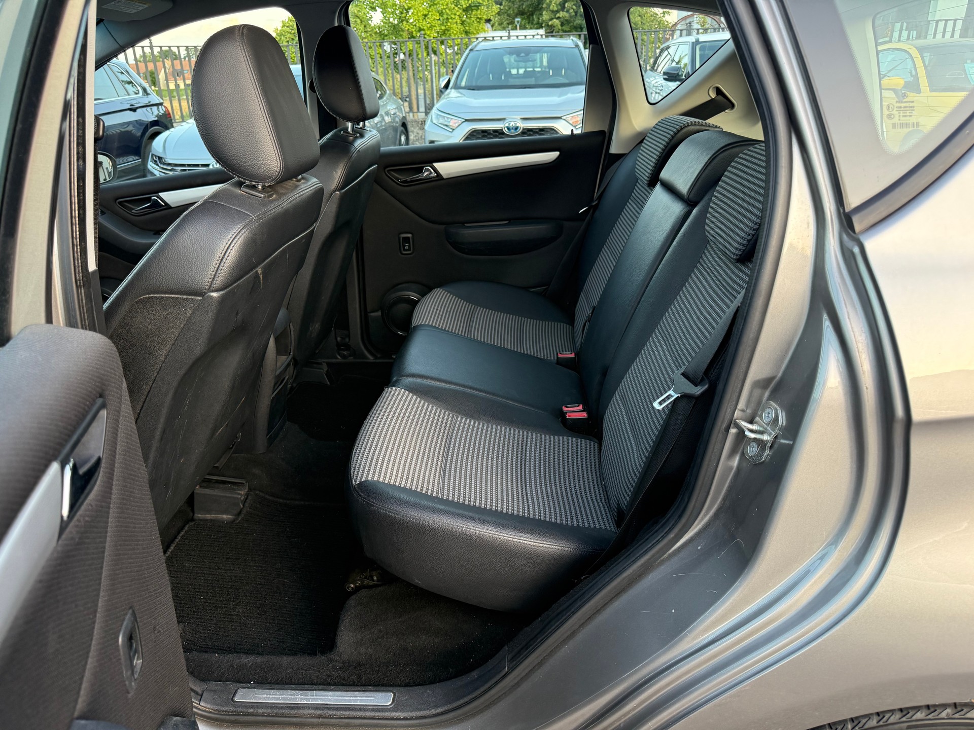 MERCEDES-BENZ A 200 T Elégance-image-8