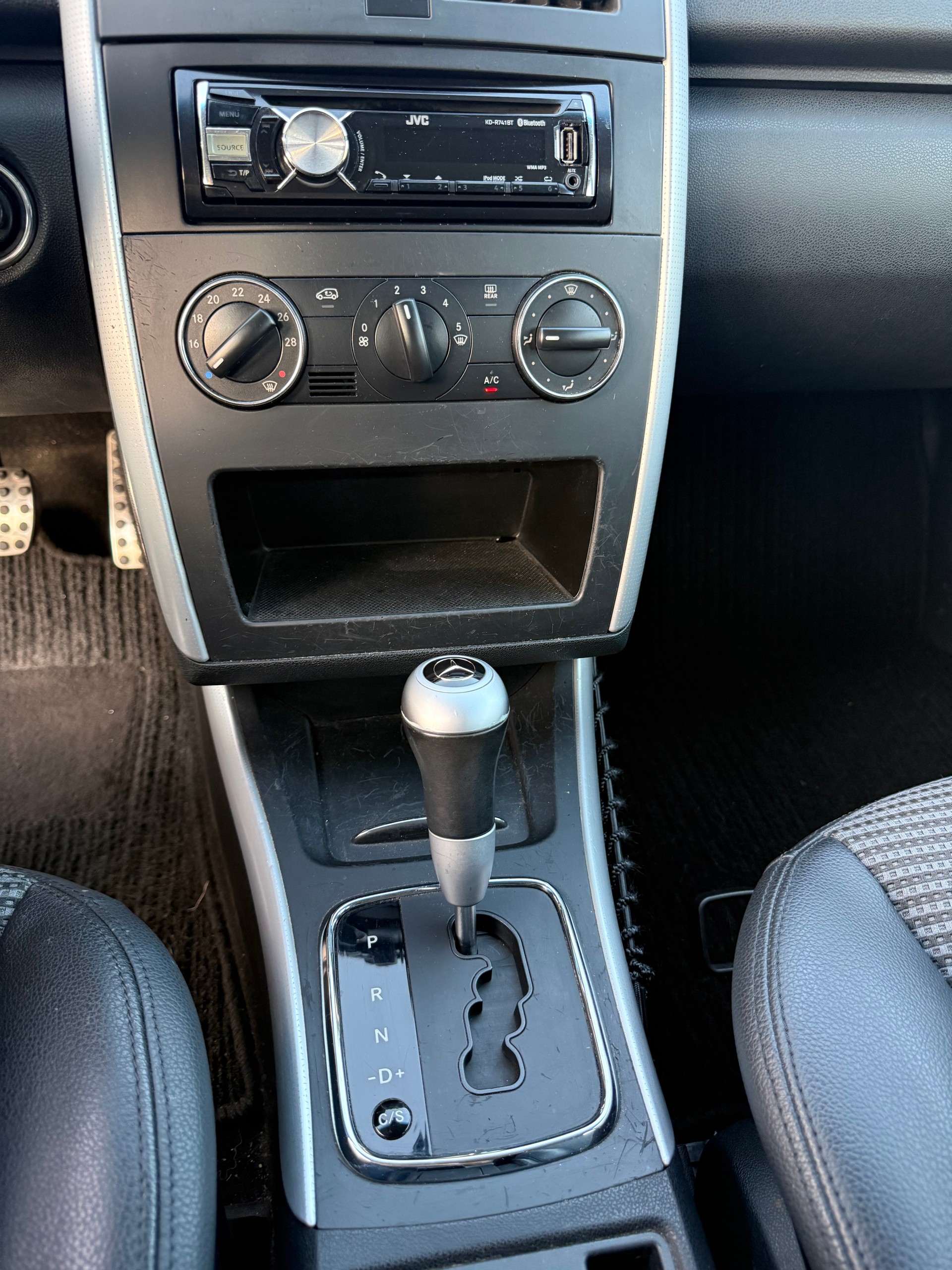 MERCEDES-BENZ A 200 T Elégance-image-4