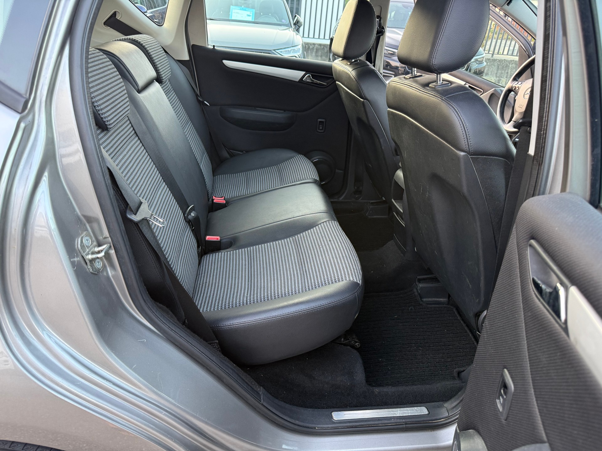 MERCEDES-BENZ A 200 T Elégance-image-11