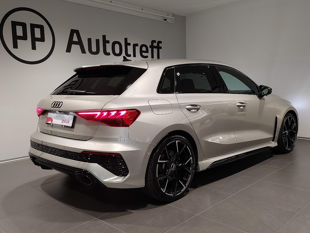 AUDI RS3 Sportback 2.5 TSI quattro S-tronic-image-13