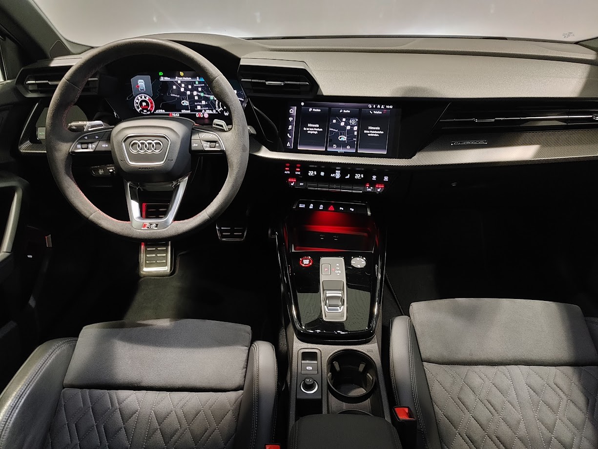 AUDI RS3 Sportback 2.5 TSI quattro S-tronic-image-11