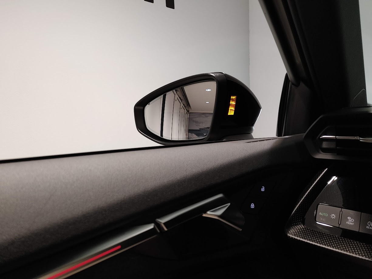 AUDI RS3 Sportback 2.5 TSI quattro S-tronic-image-6