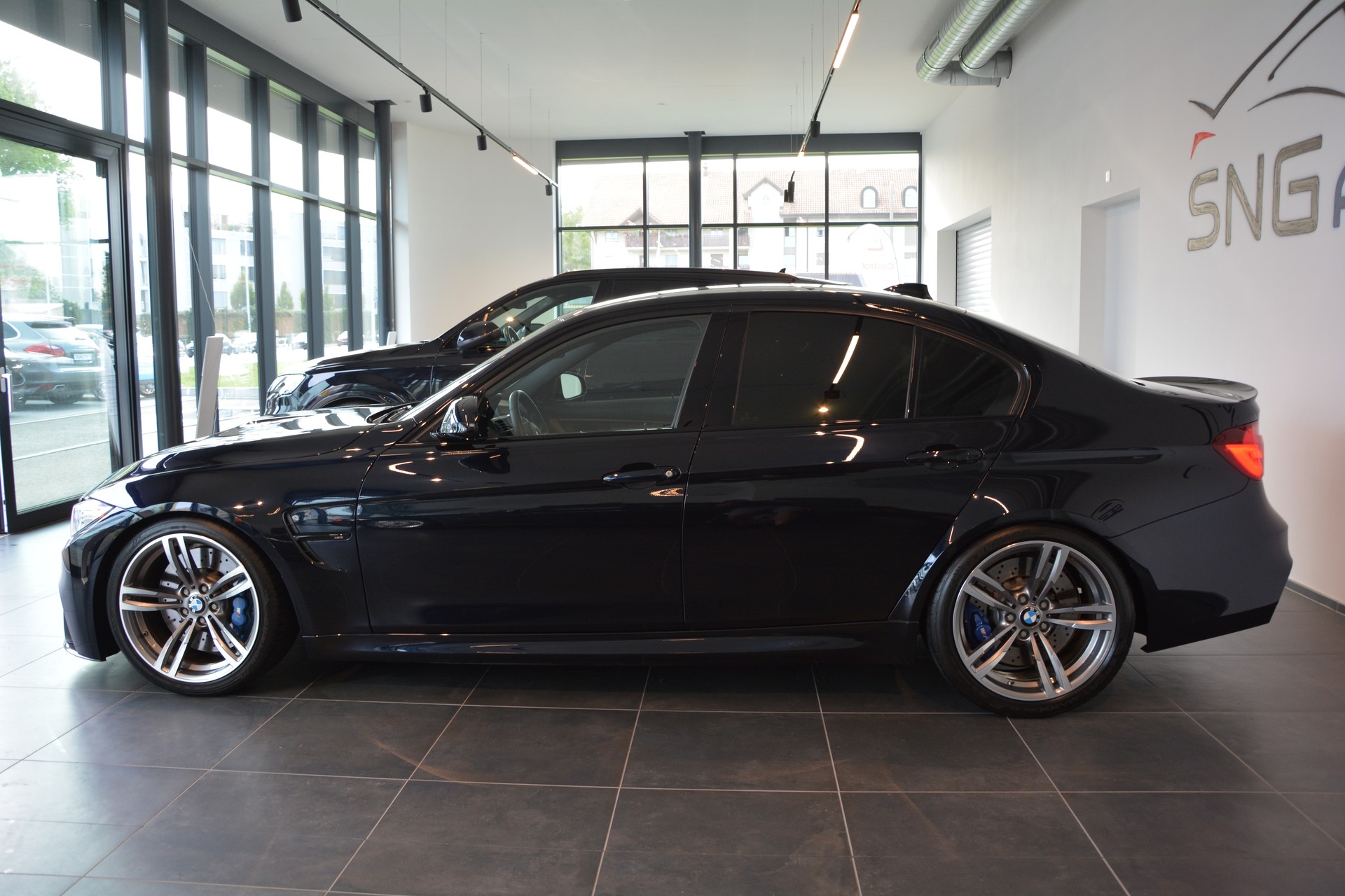 BMW M3-image-2
