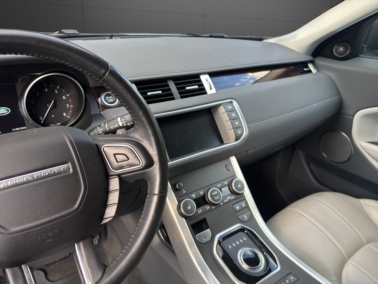 LAND ROVER Range Rover Evoque 2.0 Si4 SE Dynamic AT9-image-4