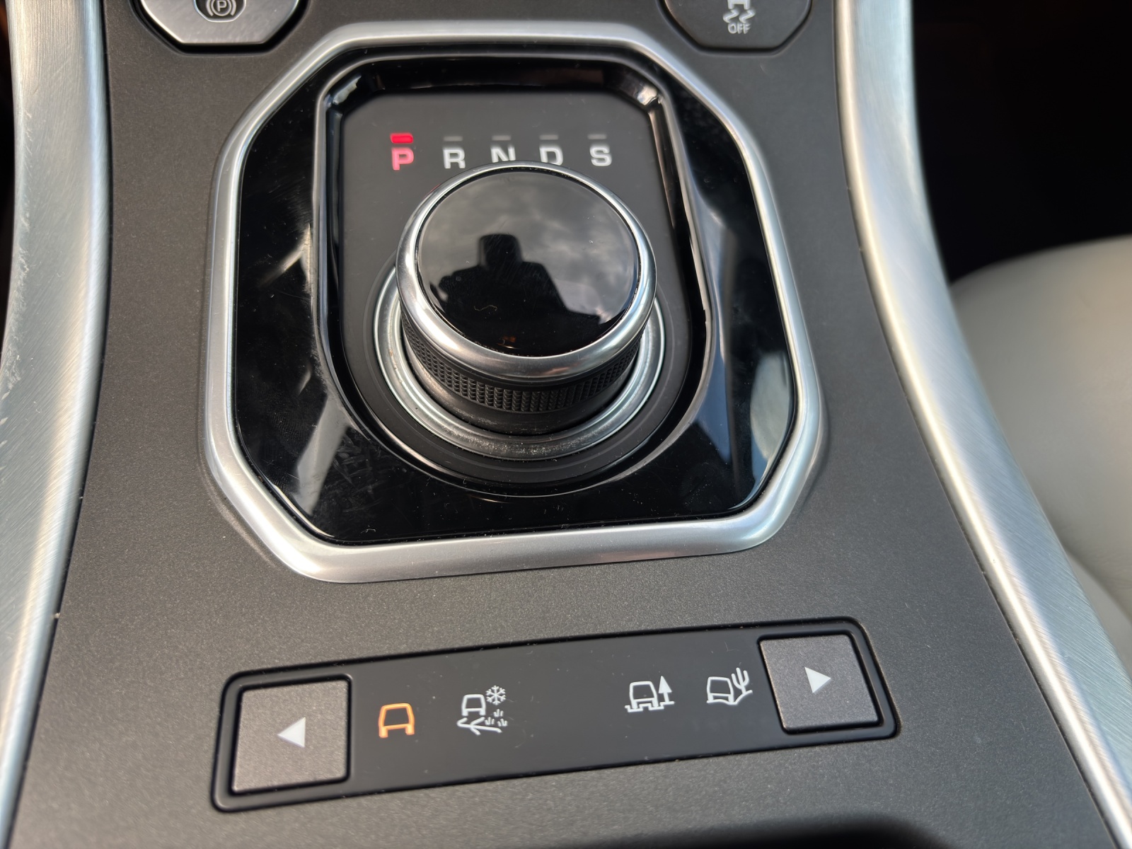 LAND ROVER Range Rover Evoque 2.0 Si4 SE Dynamic AT9-image-8