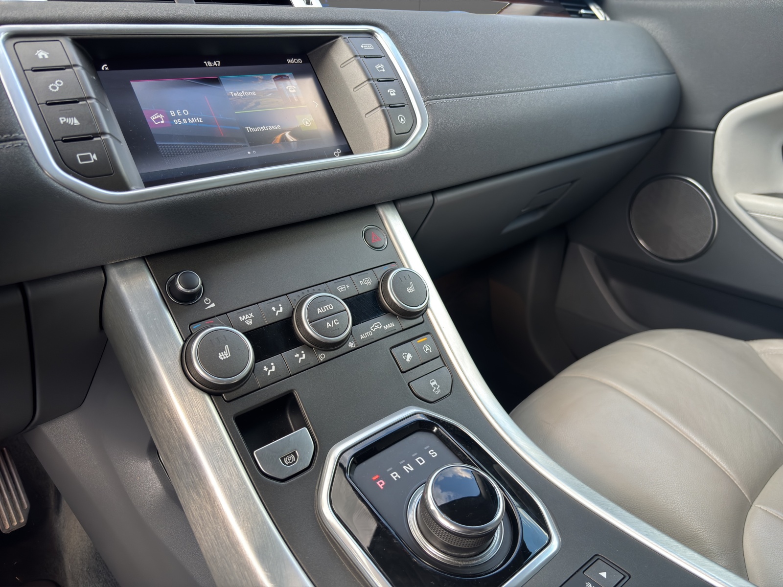 LAND ROVER Range Rover Evoque 2.0 Si4 SE Dynamic AT9-image-5