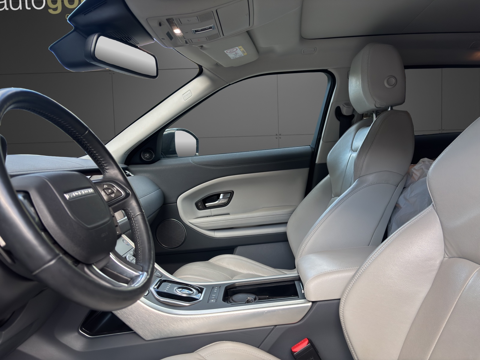 LAND ROVER Range Rover Evoque 2.0 Si4 SE Dynamic AT9-image-2