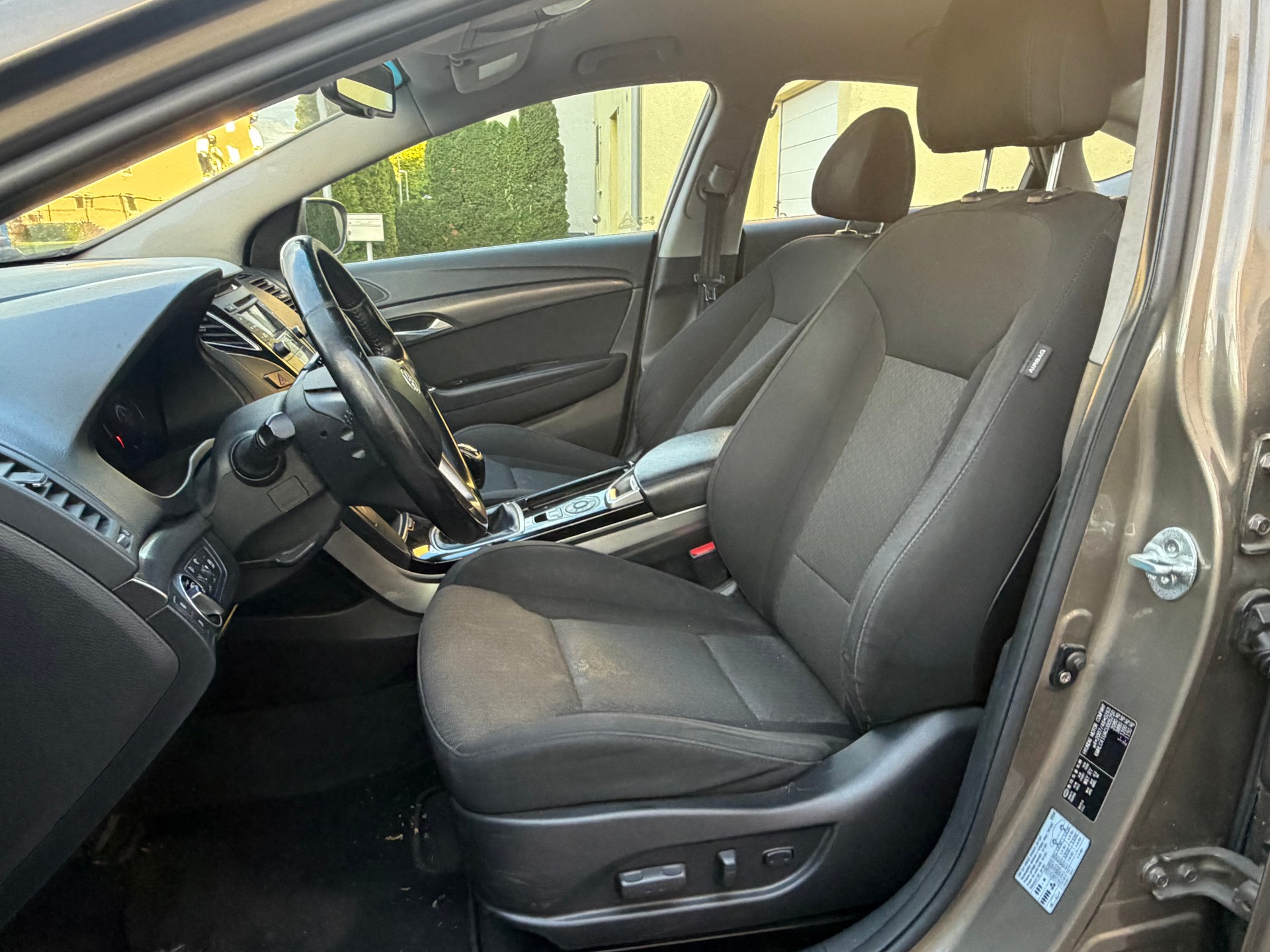 HYUNDAI i40 1.7 CRDI Style-image-9