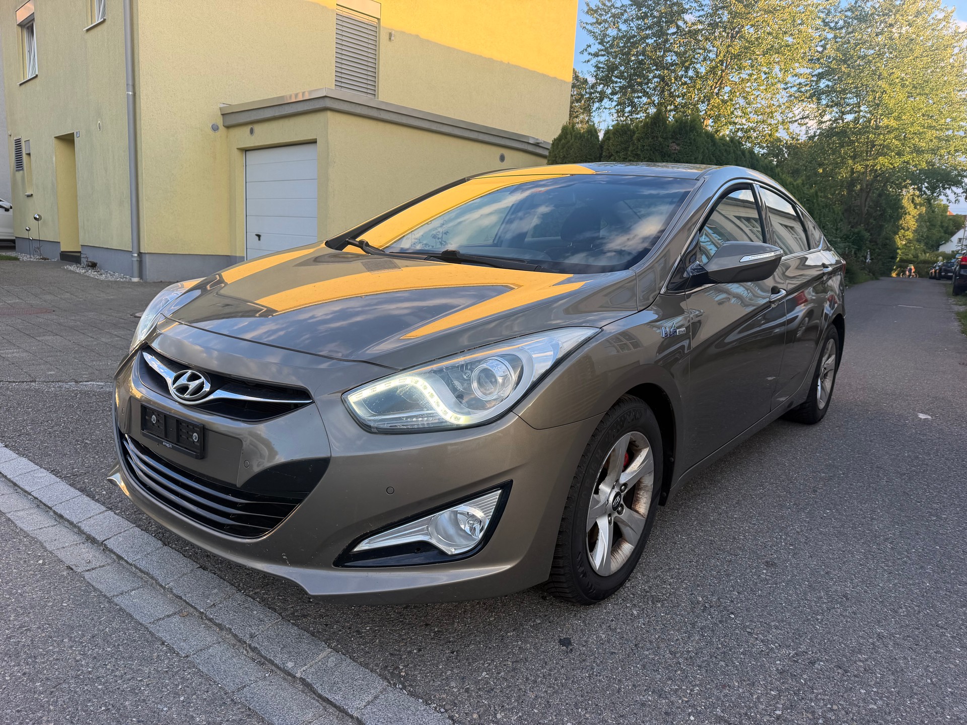 HYUNDAI i40 1.7 CRDI Style-image-6