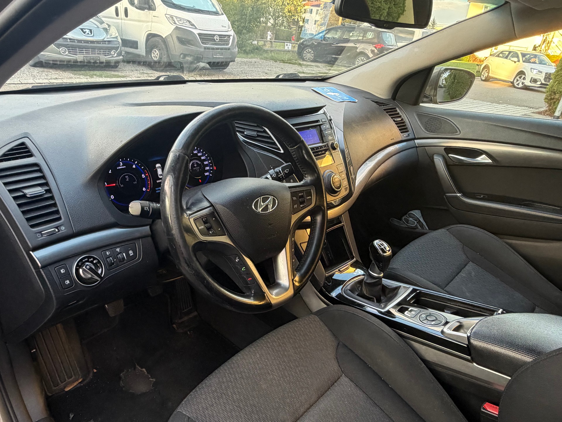 HYUNDAI i40 1.7 CRDI Style-image-15