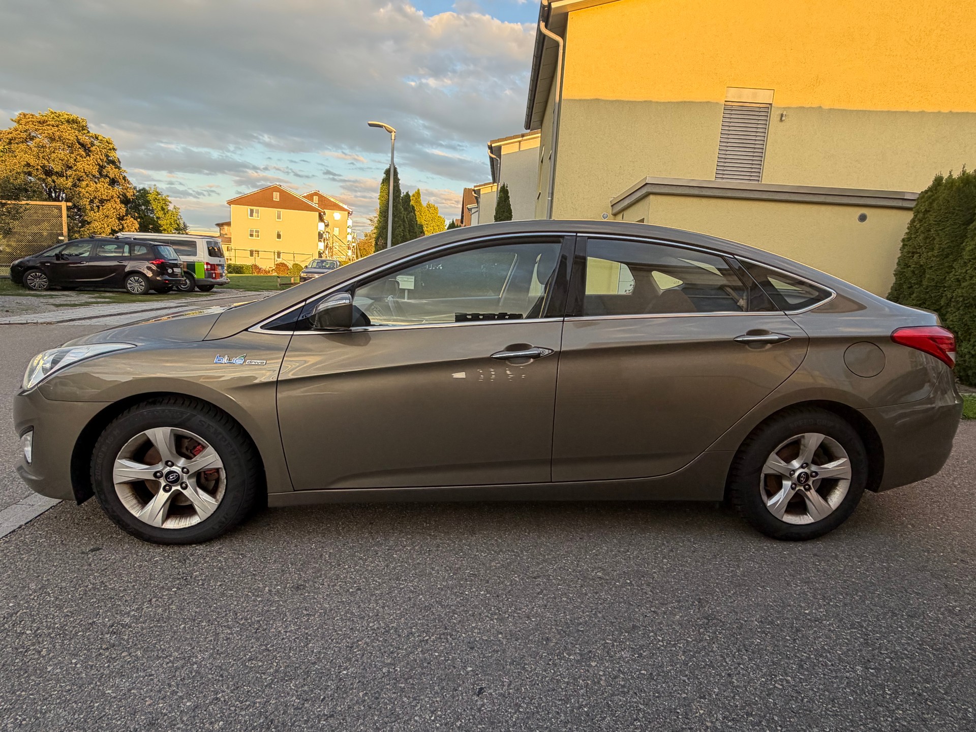 HYUNDAI i40 1.7 CRDI Style-image-5