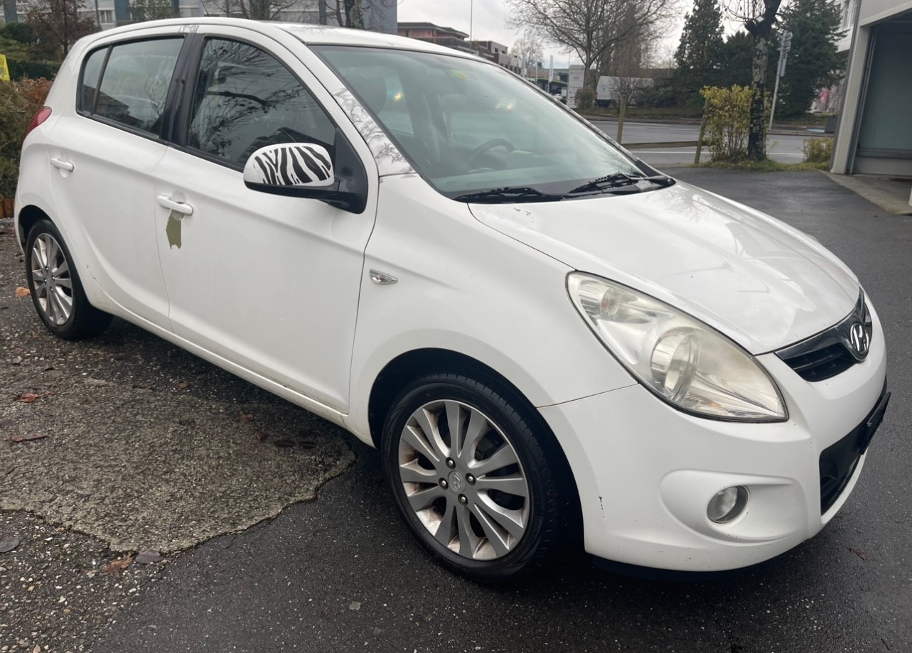 HYUNDAI i20 1.6 Premium-image-1