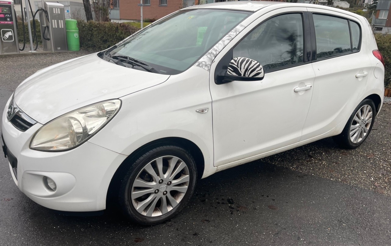 HYUNDAI i20 1.6 Premium-image-2