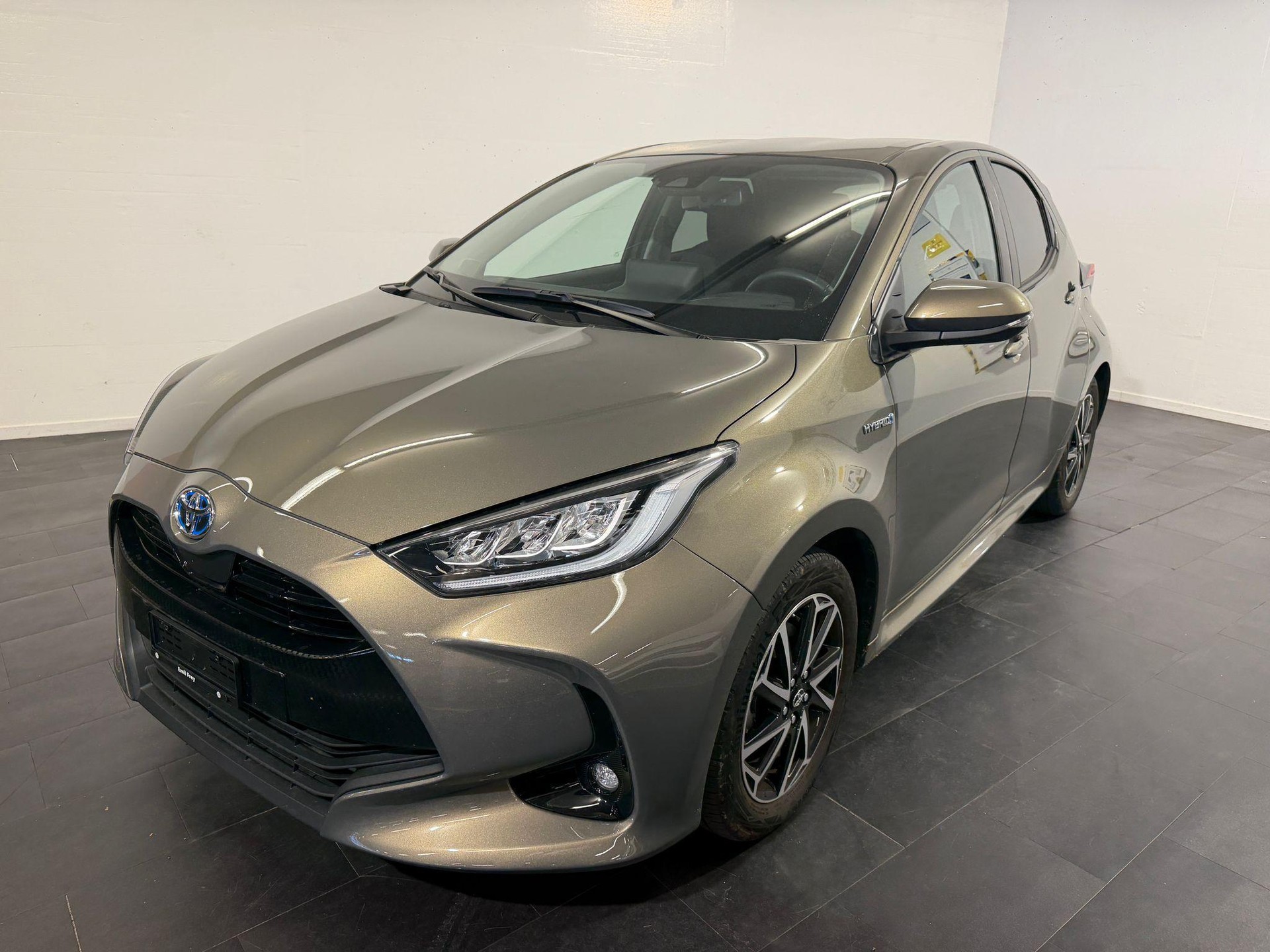 TOYOTA Yaris 1.5 VVT-i HSD Trend-image-0
