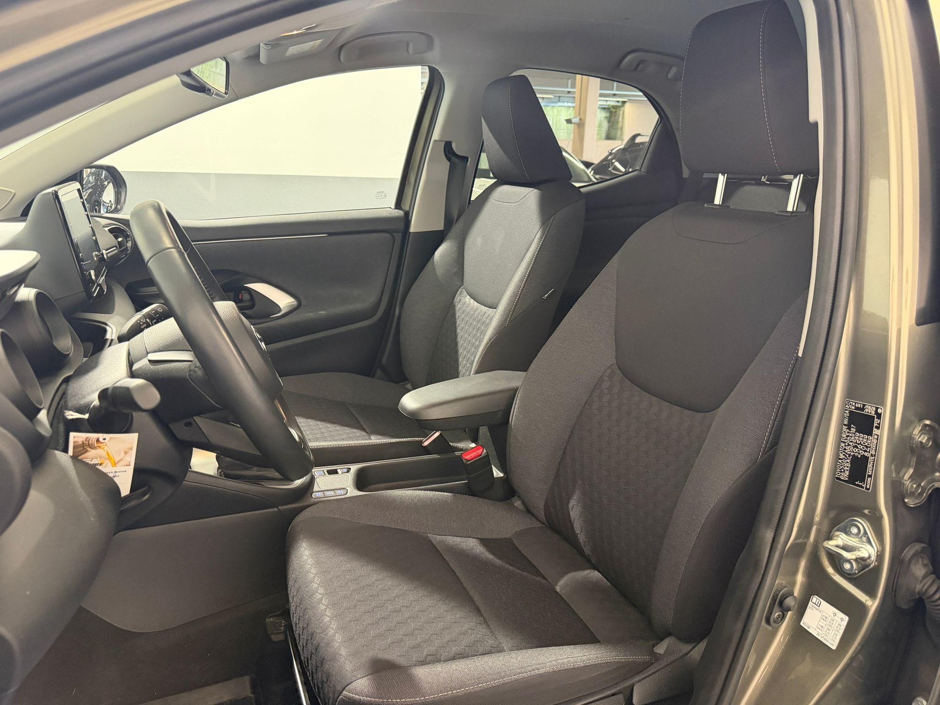 TOYOTA Yaris 1.5 VVT-i HSD Trend-image-2