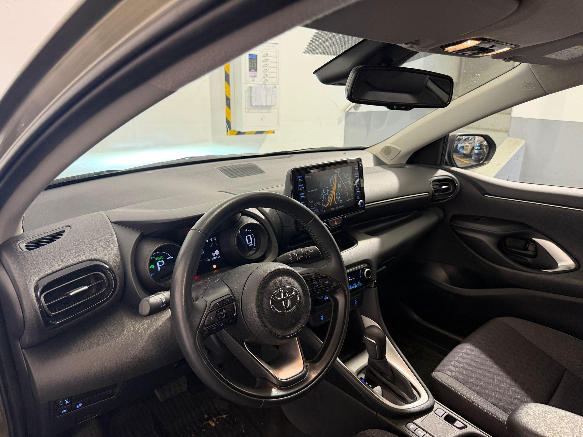 TOYOTA Yaris 1.5 VVT-i HSD Trend-image-3