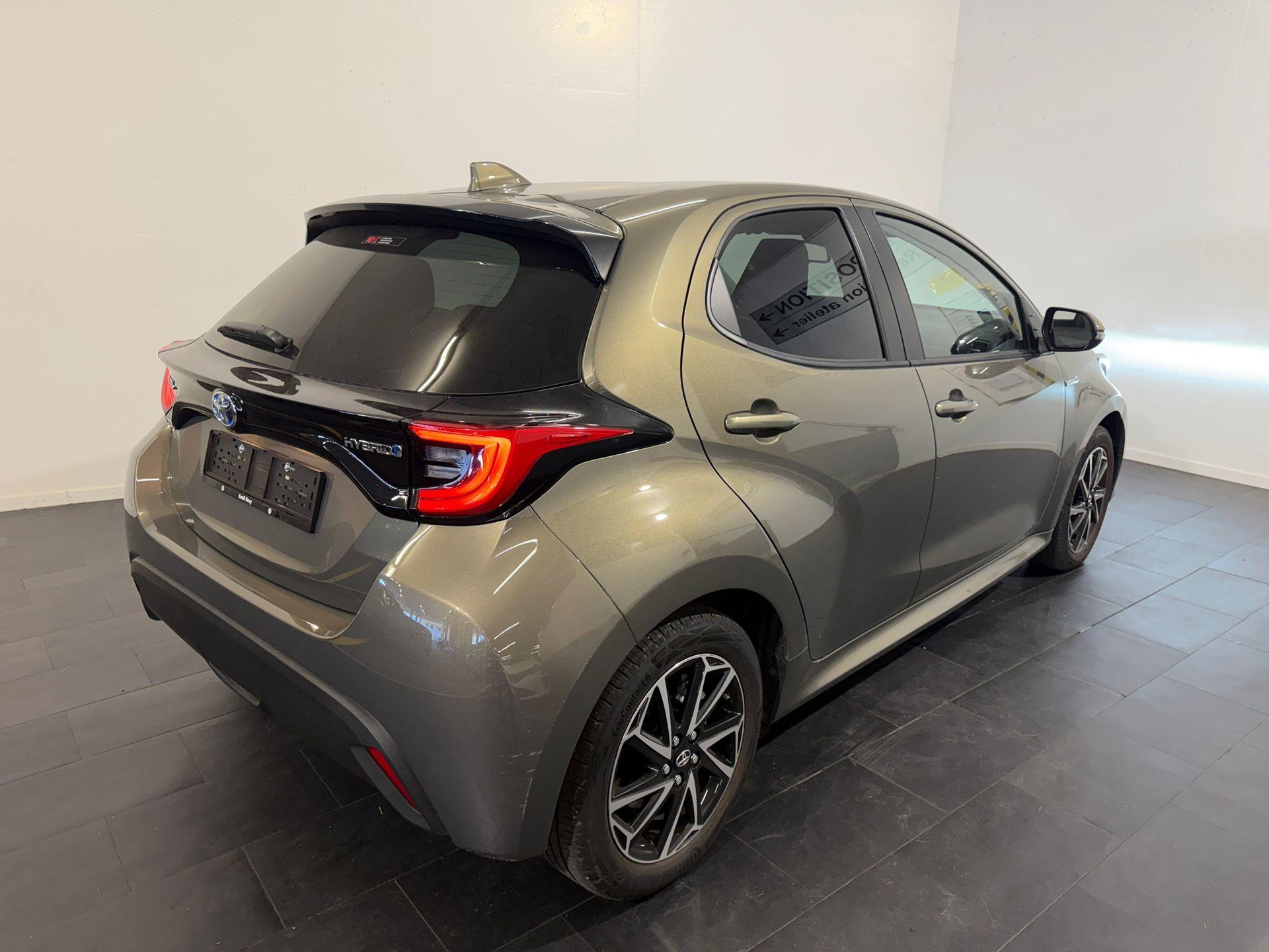 TOYOTA Yaris 1.5 VVT-i HSD Trend-image-1