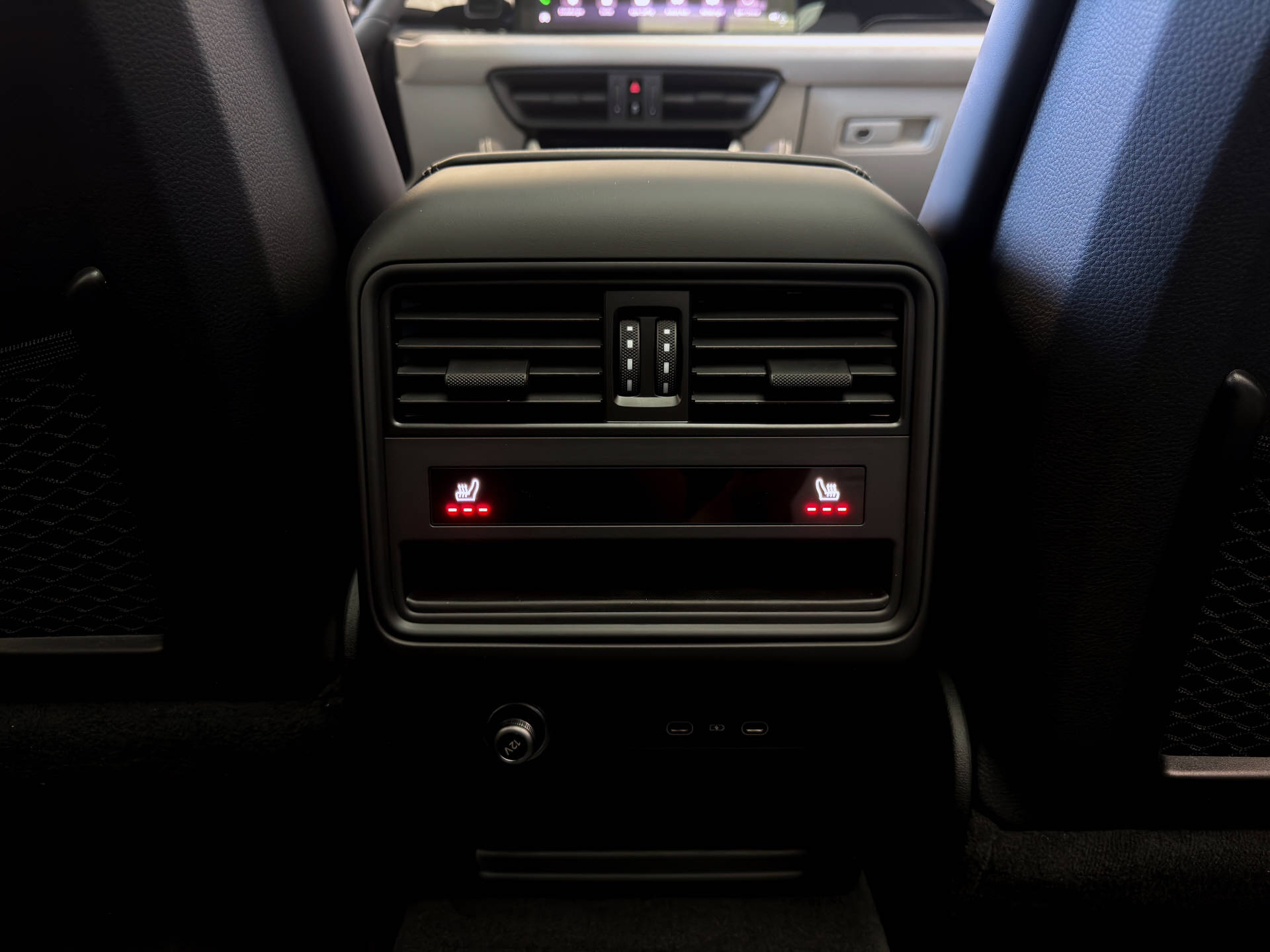PORSCHE Cayenne S E-Hybrid Black Edition-image-12