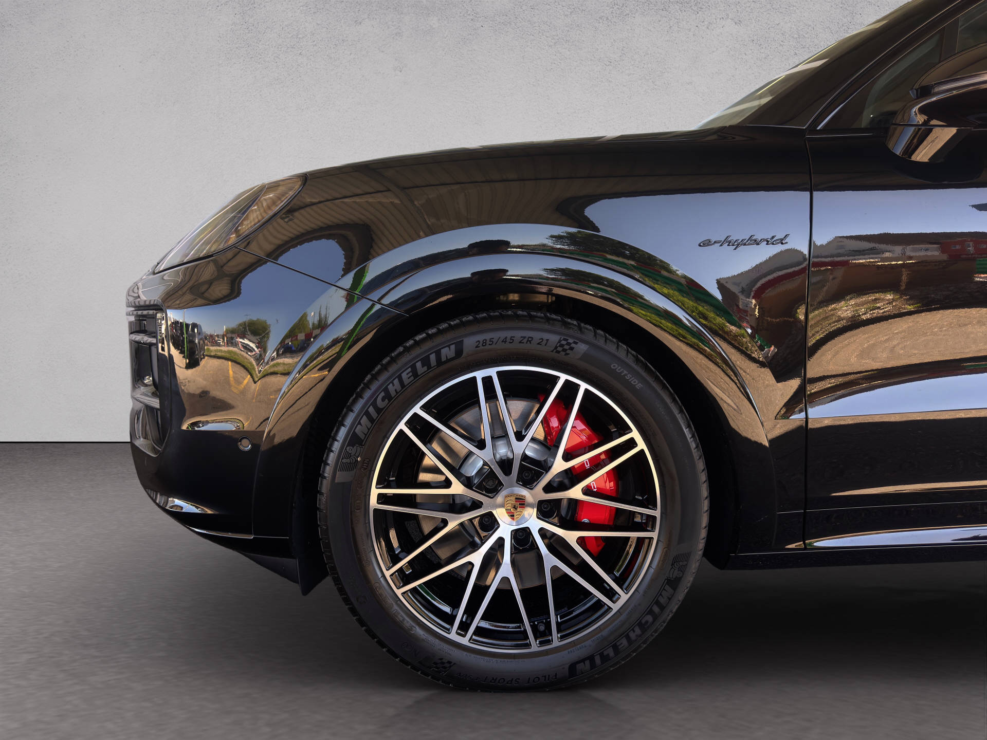 PORSCHE Cayenne S E-Hybrid Black Edition-image-14