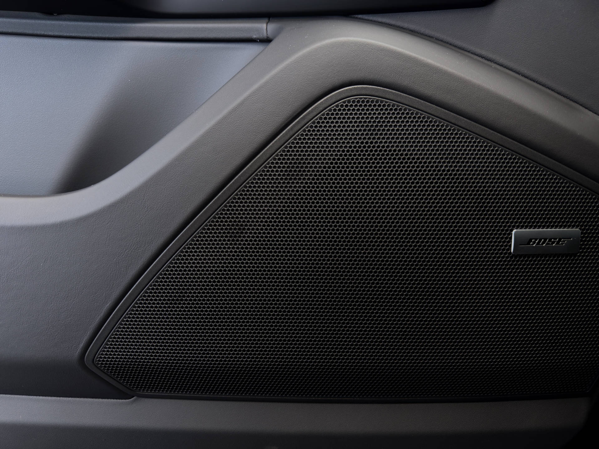 PORSCHE Cayenne S E-Hybrid Black Edition-image-11