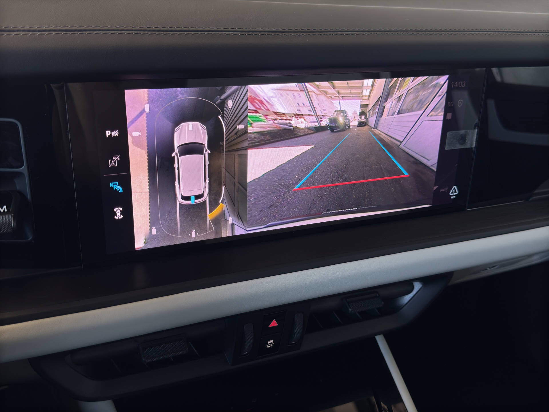 PORSCHE Cayenne S E-Hybrid Black Edition-image-9
