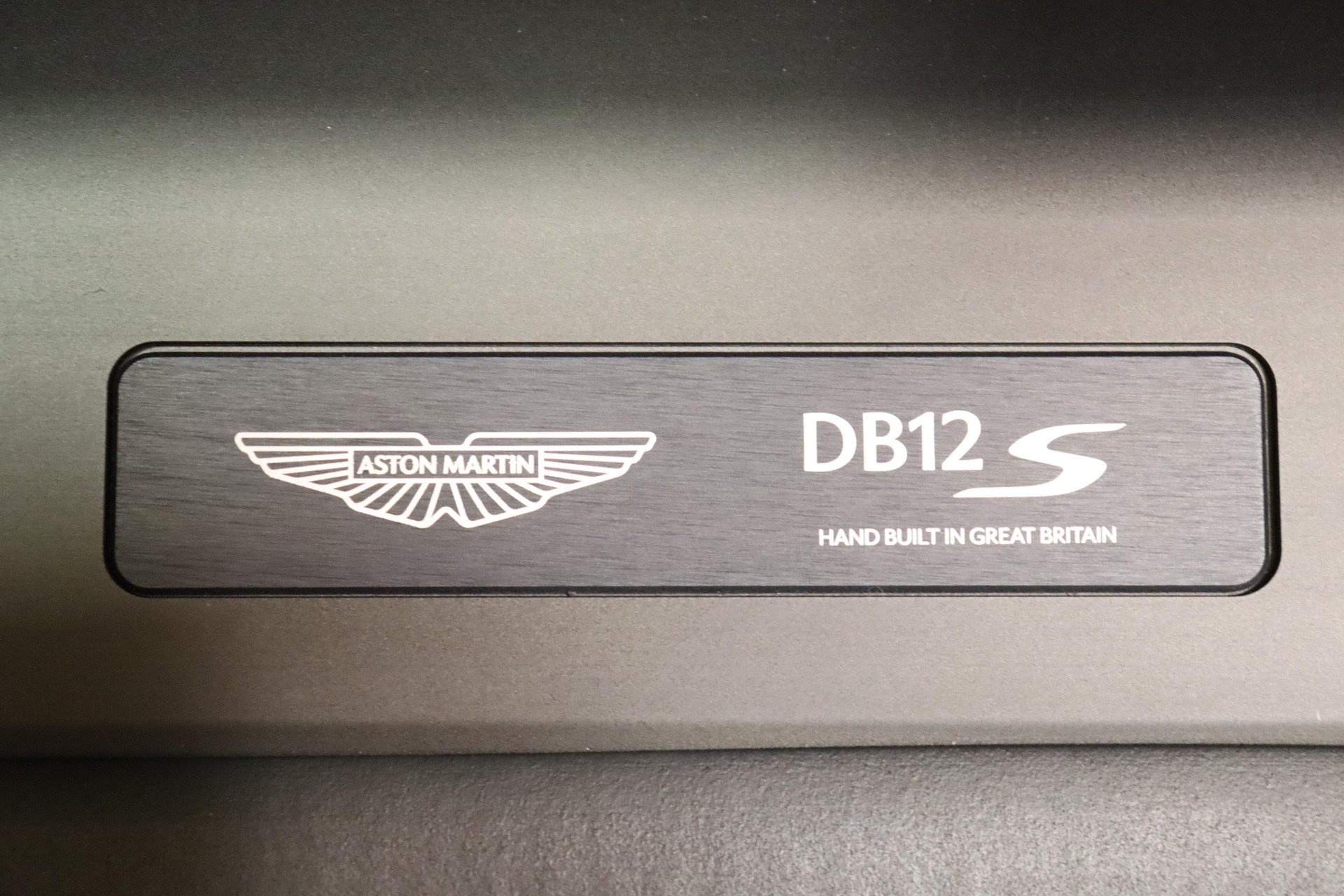 ASTON MARTIN DB12 Coupé 4.0 S V8 Bi-Turbo-image-24