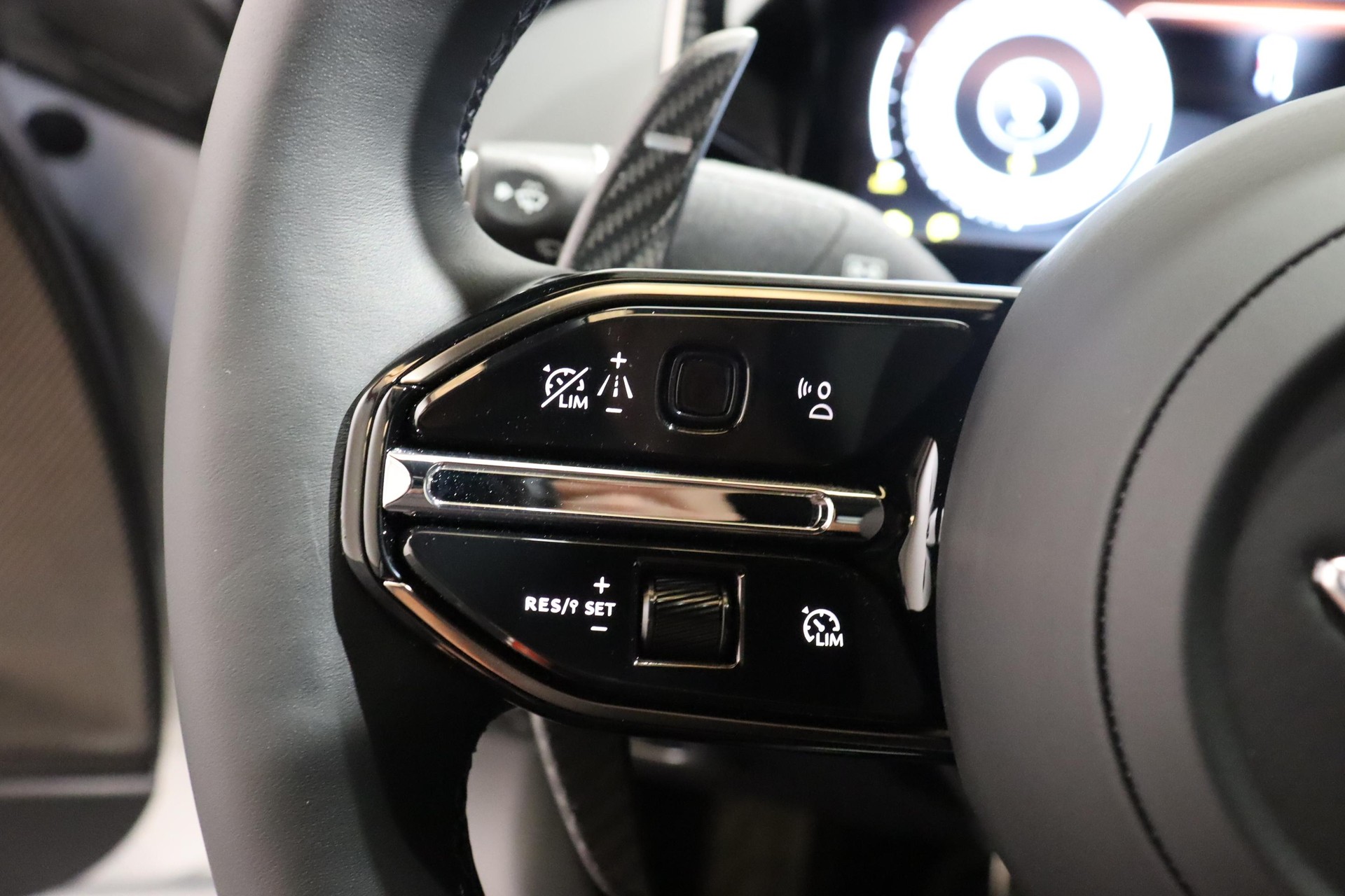 ASTON MARTIN DB12 Coupé 4.0 S V8 Bi-Turbo-image-20