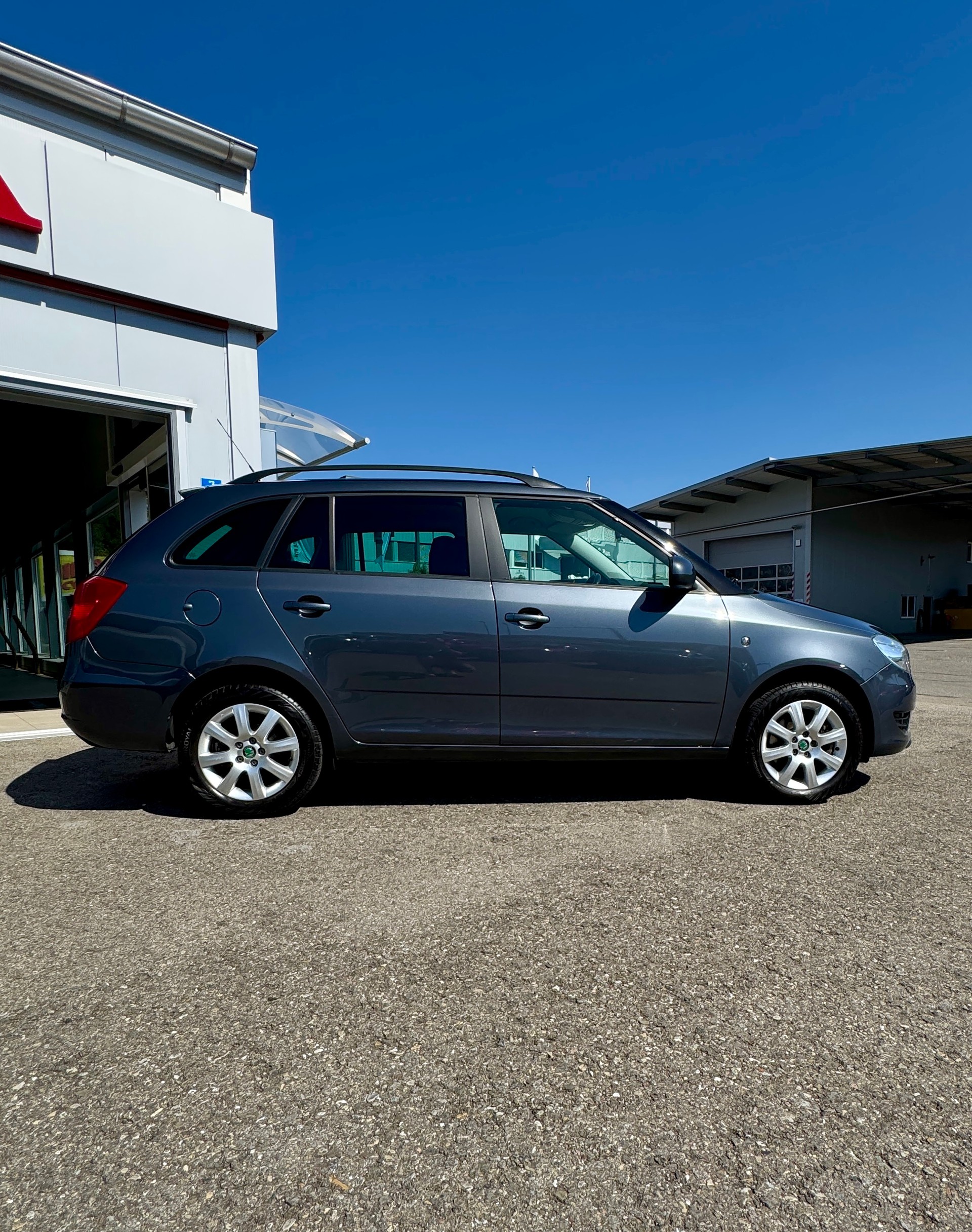 SKODA Fabia 1.2 TSI Ambiente DSG-image-2